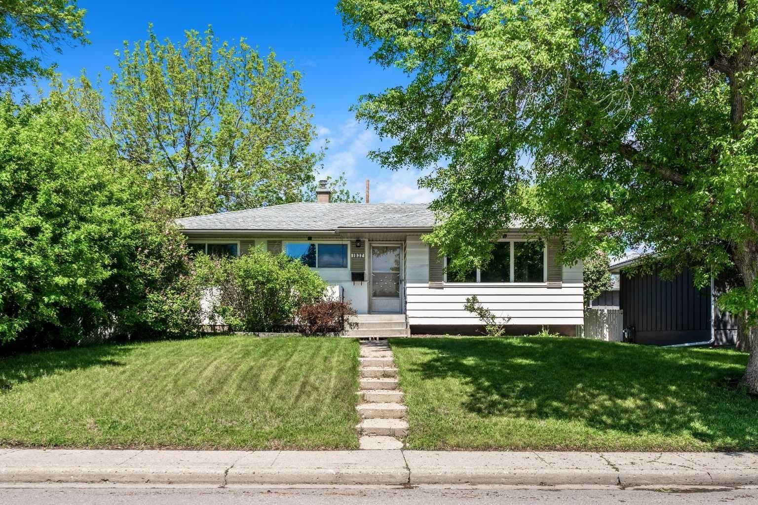 1032 89 Avenue SW — photo 1