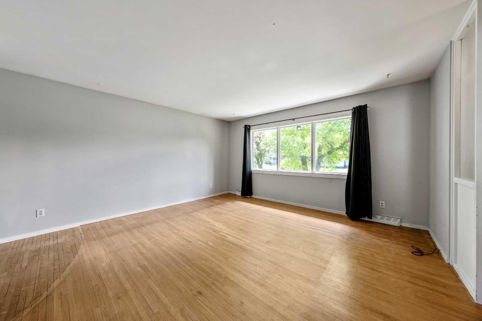 1032 89 Avenue SW — photo 3