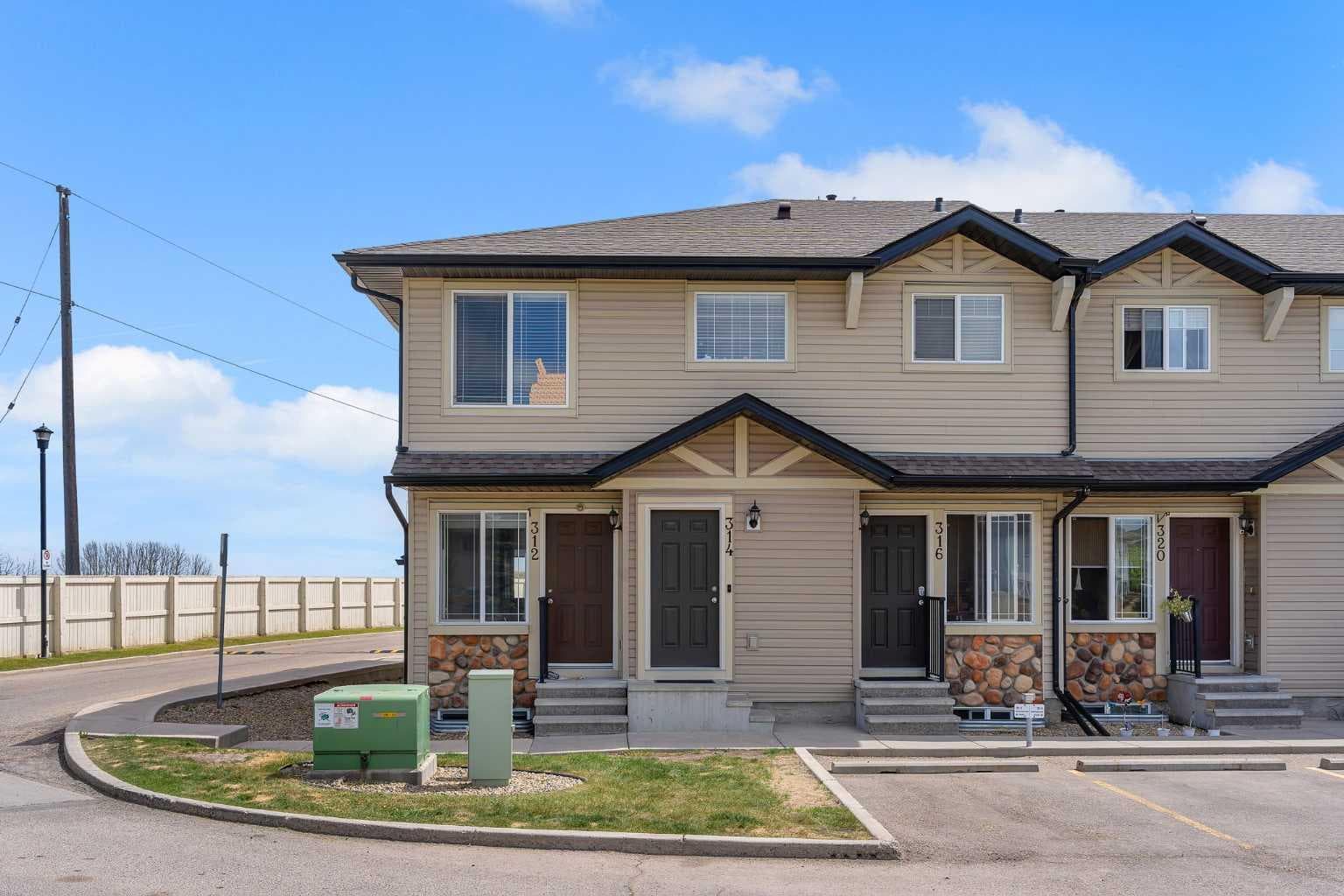 312 Saddlebrook Point NE — photo 1