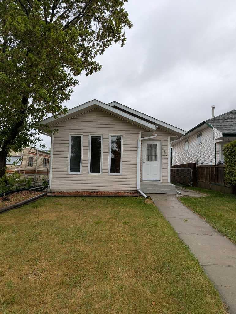 4727 44 Street — photo 1