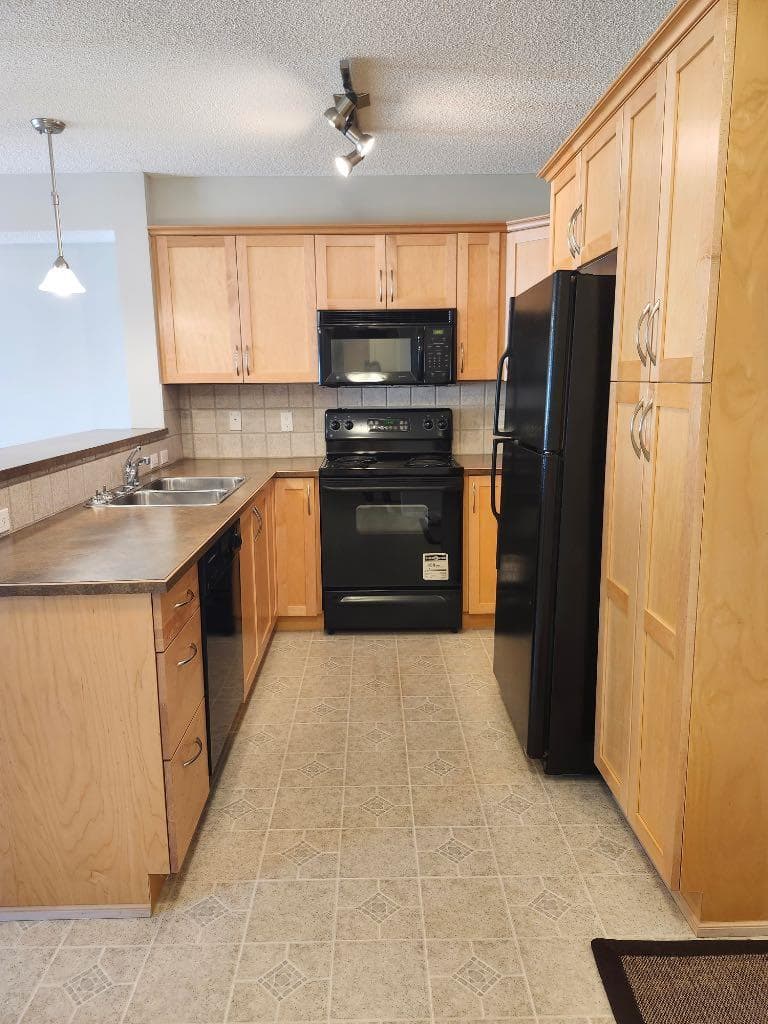 201, 390 MARINA Drive — photo 4