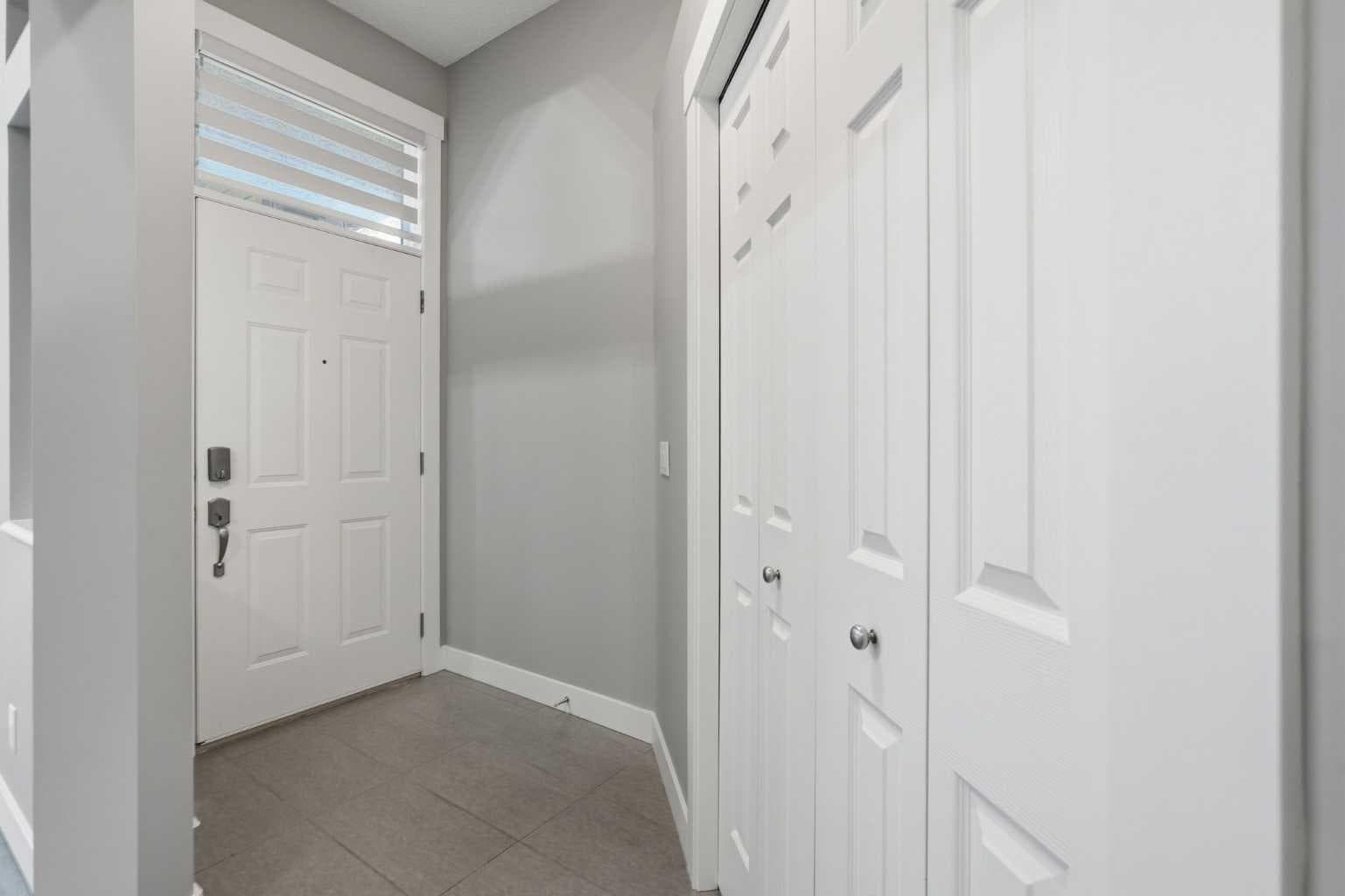 209 Oakmere Close — photo 2