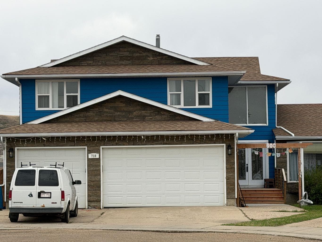 710 Bankview Close — photo 1