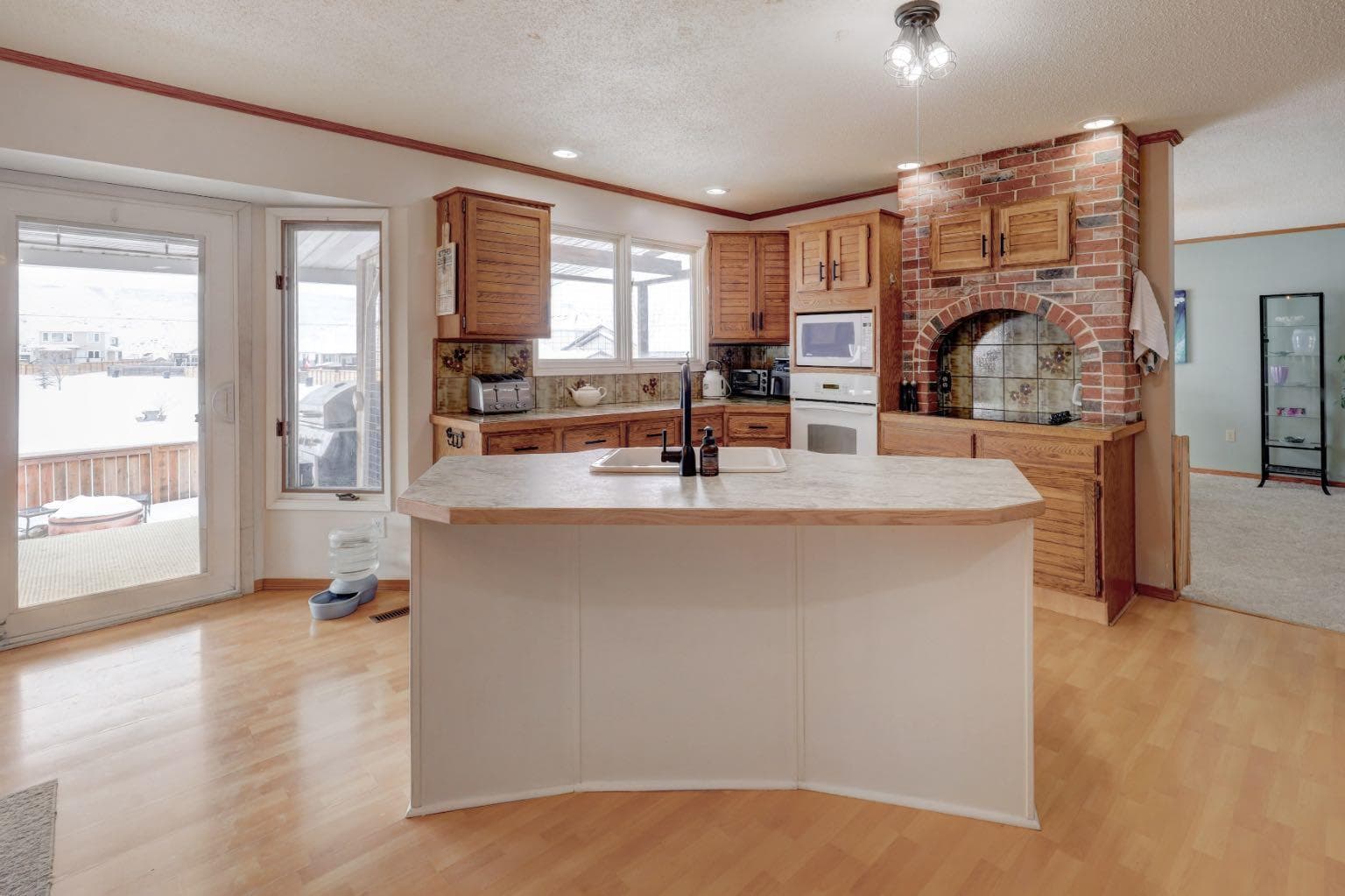 710 Bankview Close — photo 3