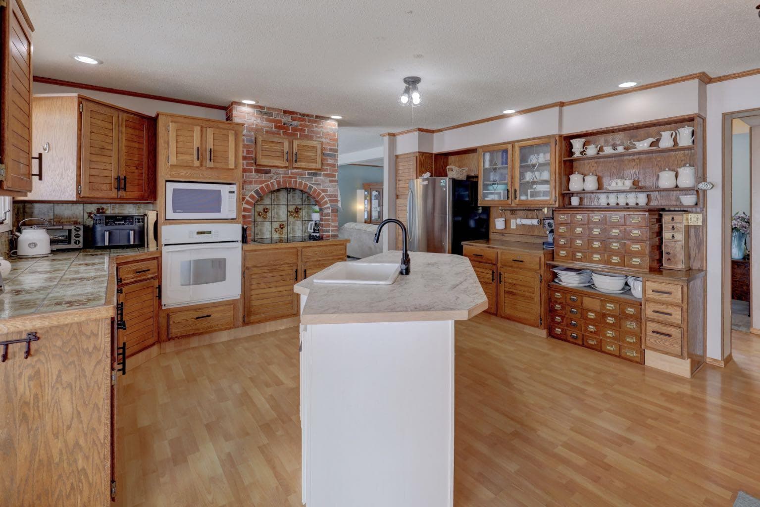 710 Bankview Close — photo 5