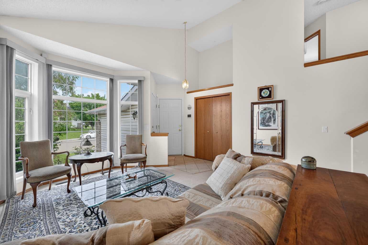 76 Hawkmount Close NW — photo 4