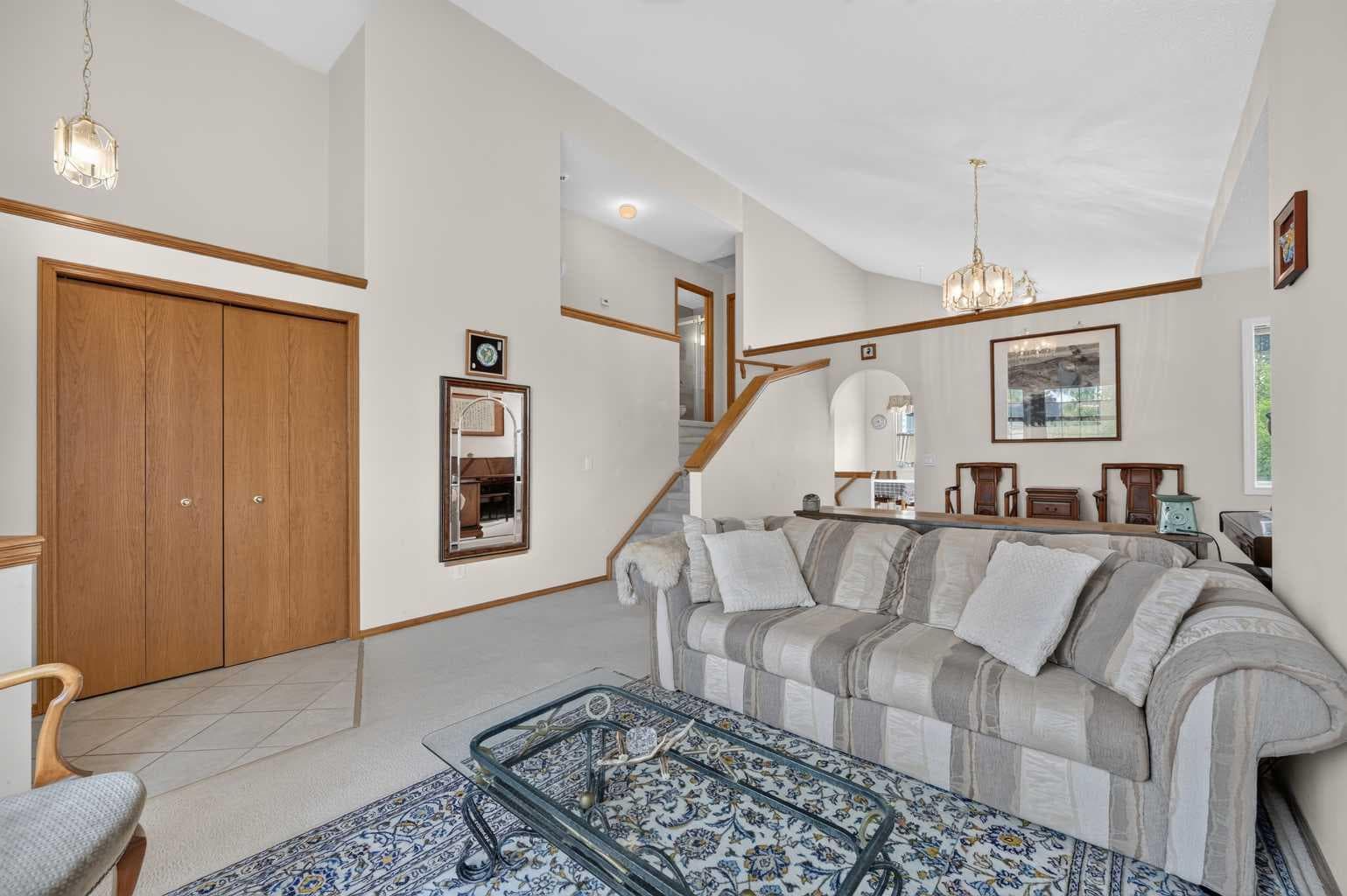 76 Hawkmount Close NW — photo 5