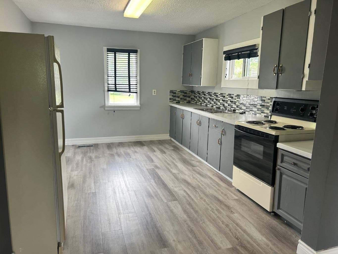 1240 Newcastle Trail — photo 2