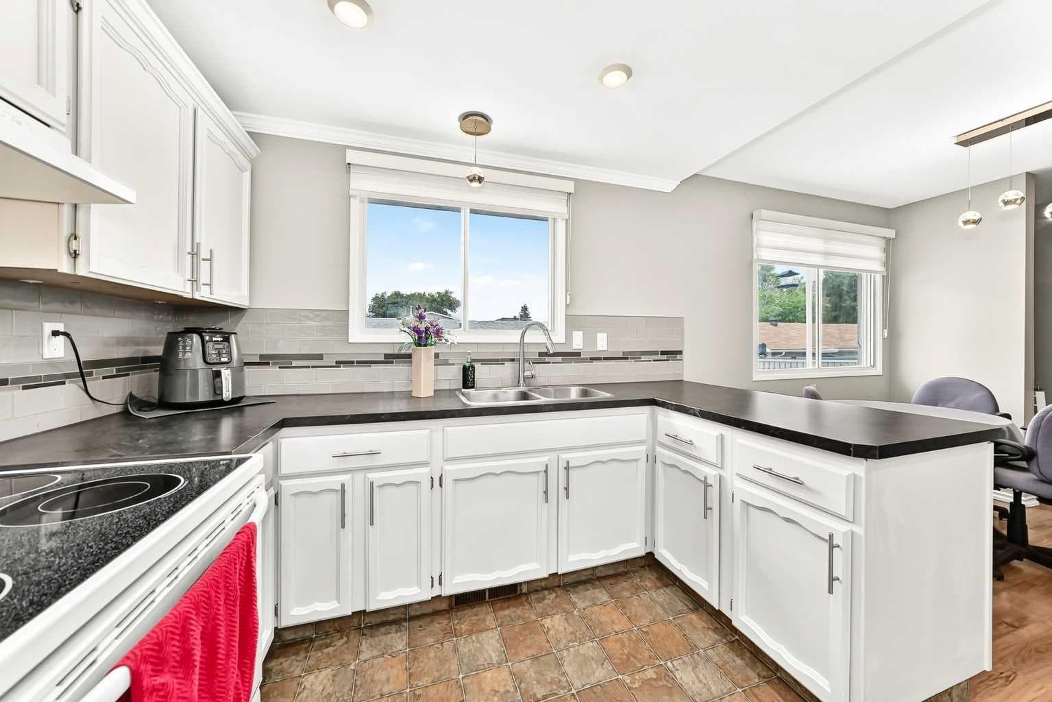 67 Newcombe Crescent — photo 4