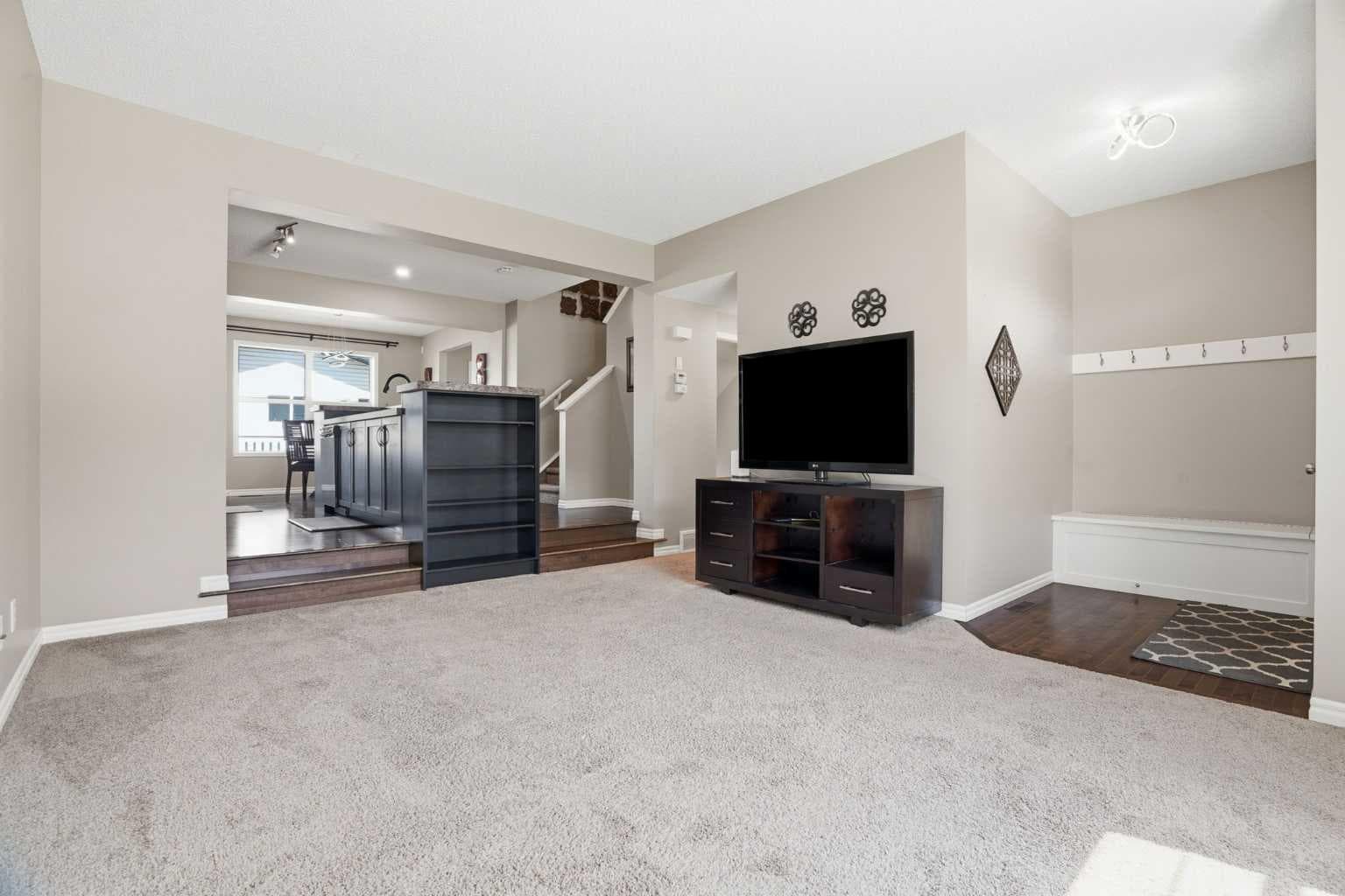 267 Skyview Springs Gardens NE — photo 2