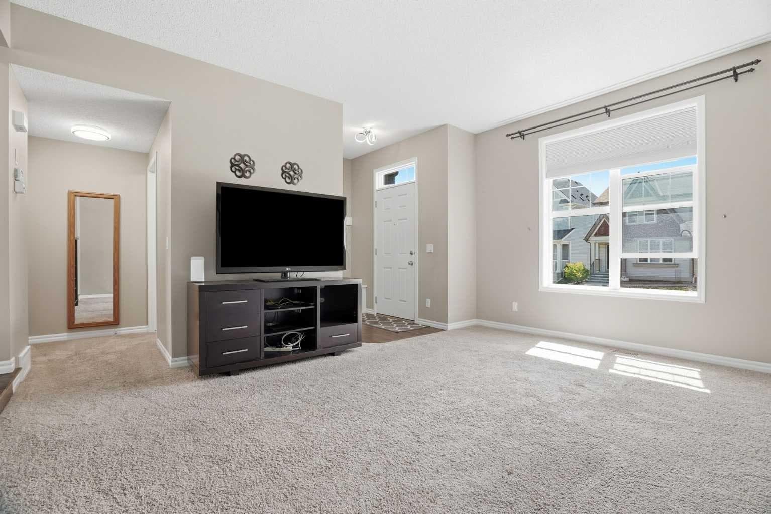 267 Skyview Springs Gardens NE — photo 3