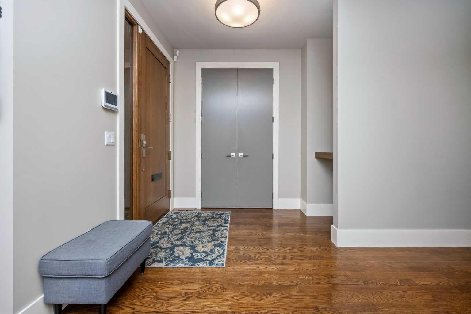 5024 21 Street SW — photo 2