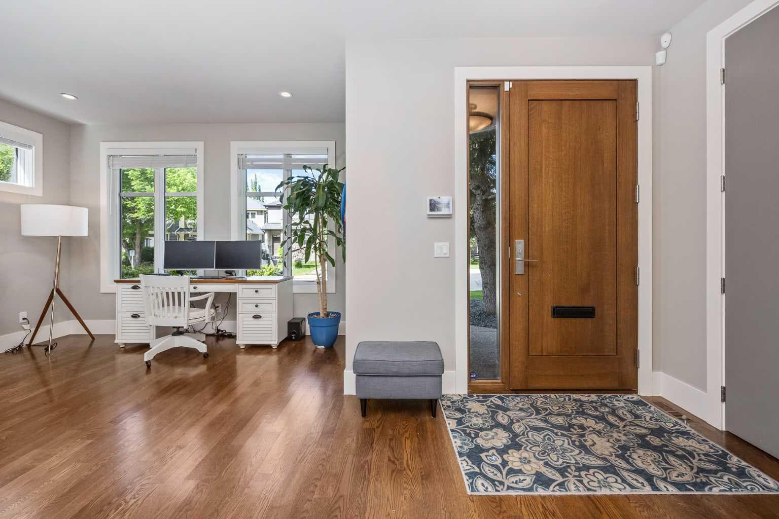 5024 21 Street SW — photo 3