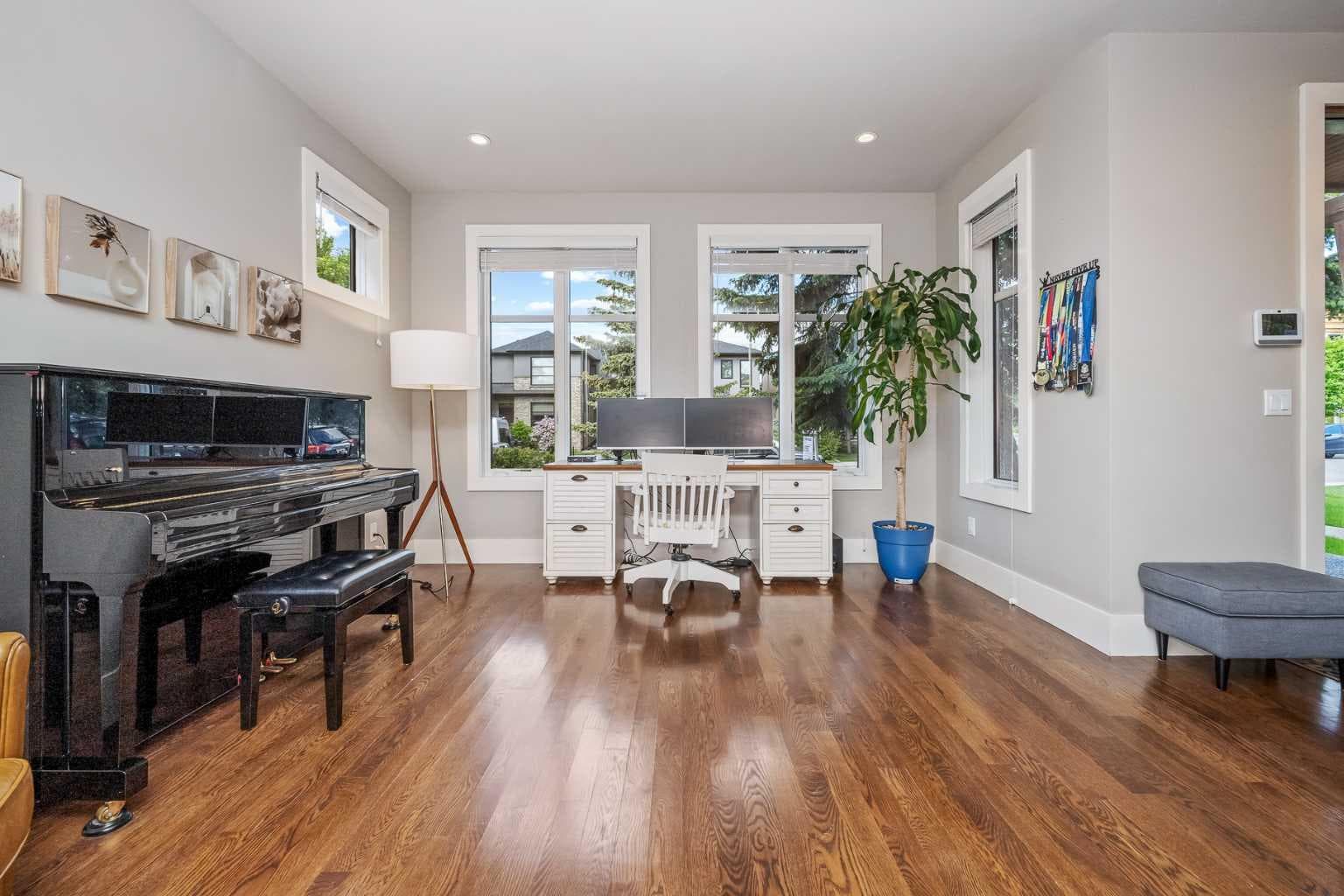 5024 21 Street SW — photo 4