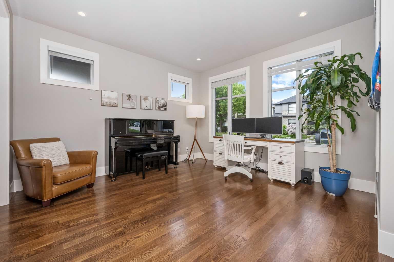 5024 21 Street SW — photo 5