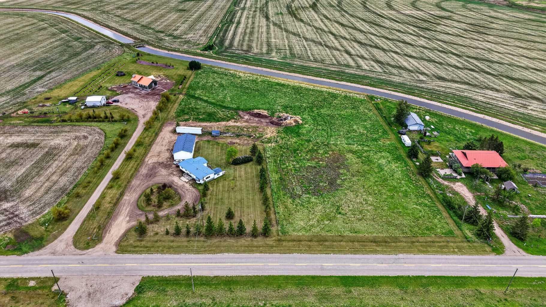 242041 Township Road 262 — photo 1