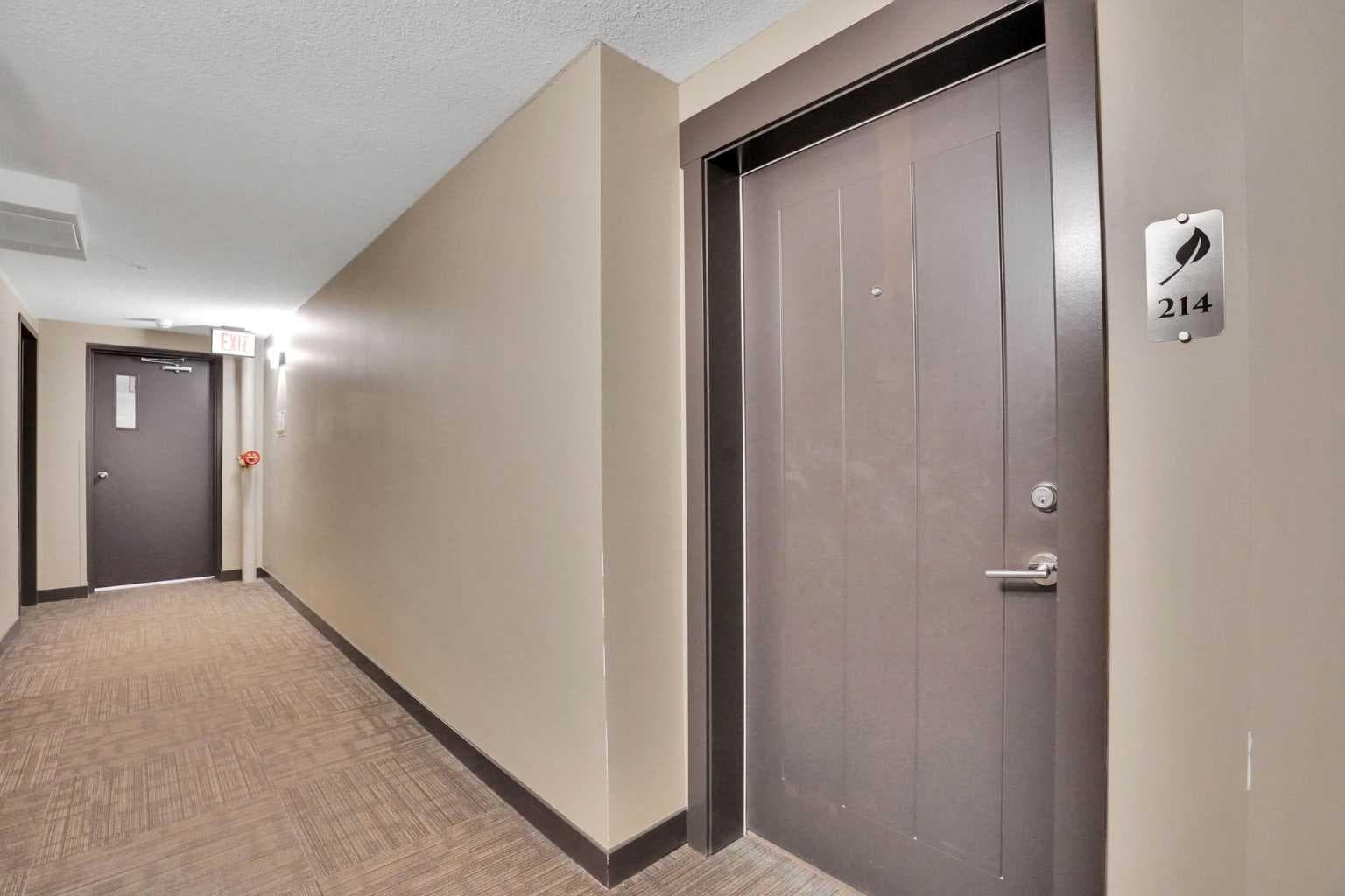 214, 15 Aspenmont Heights SW — photo 4