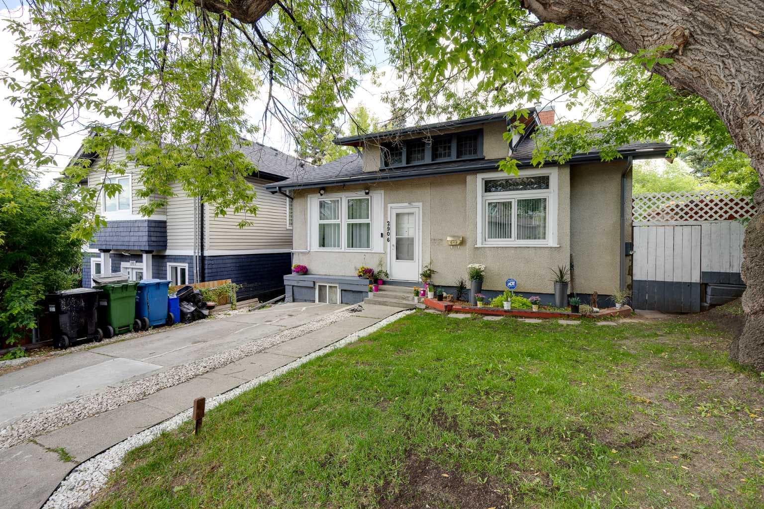 2906 17 Street SW — photo 1
