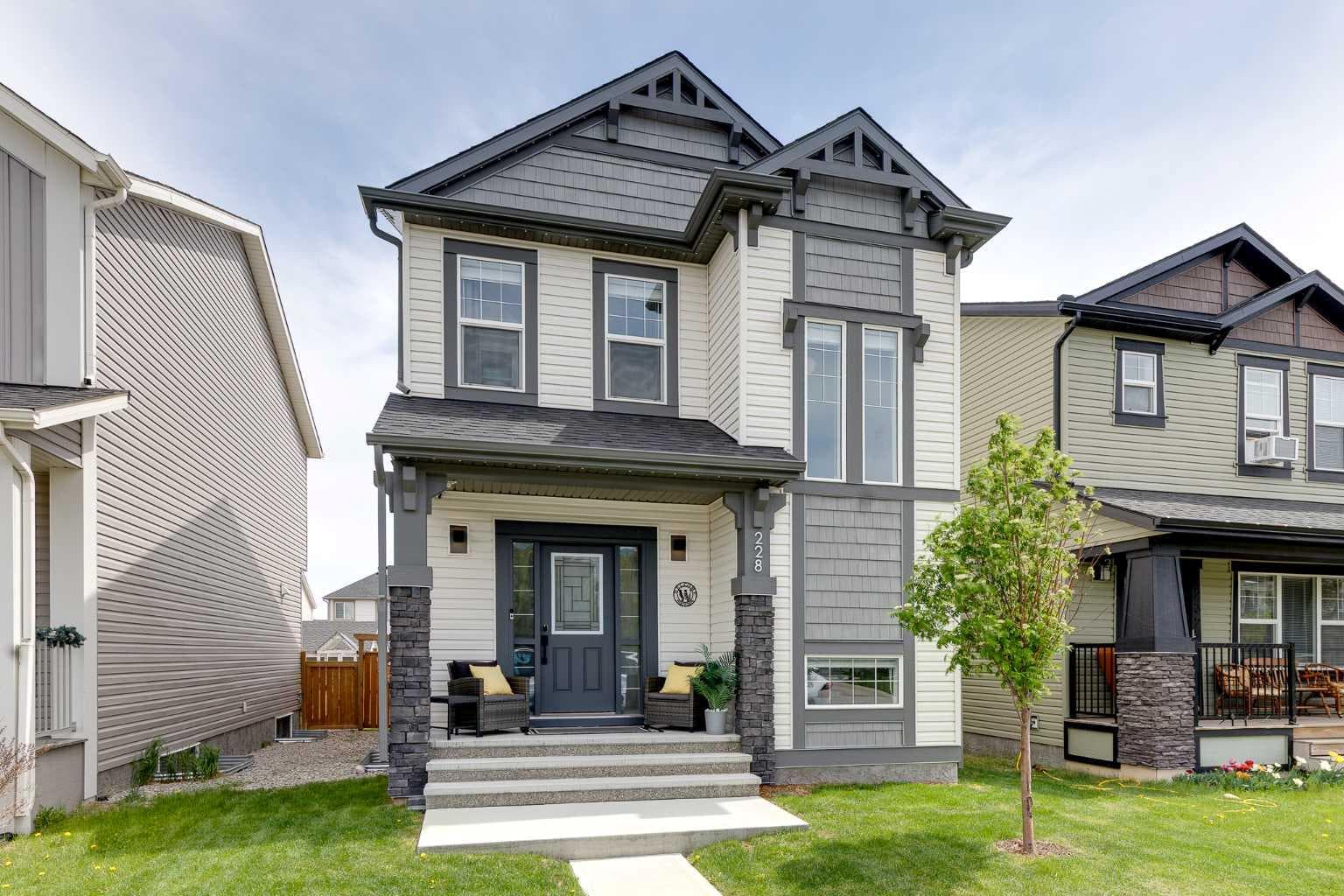 228 Hillcrest Road SW — photo 1