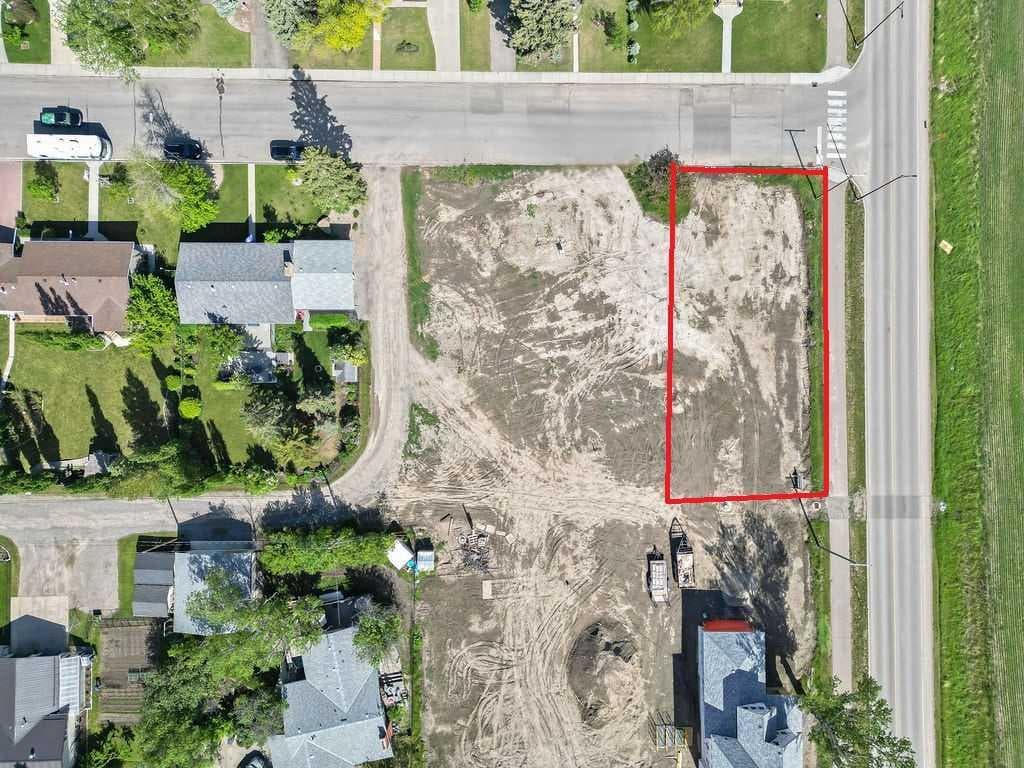 1033 8 Street SW — photo 3