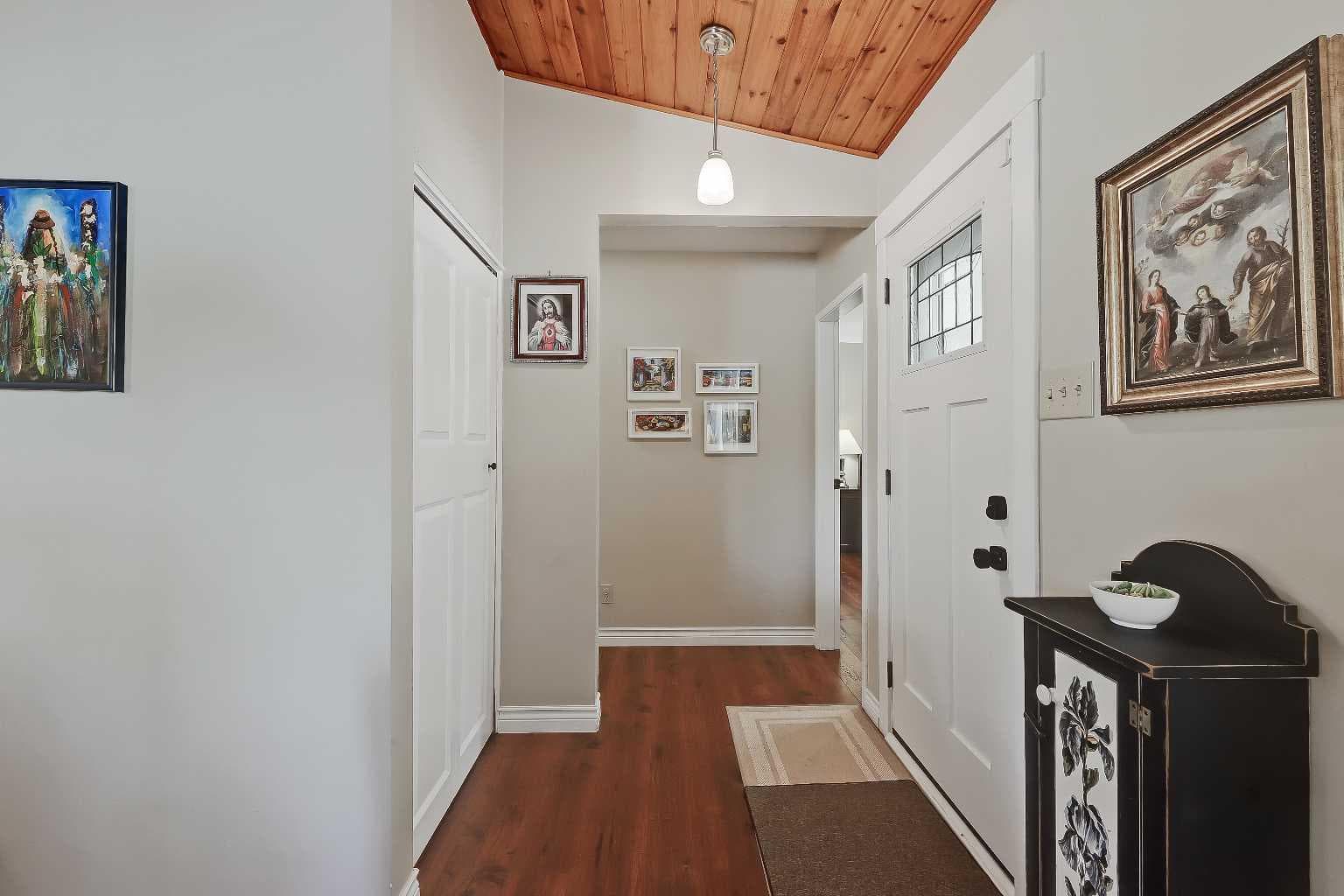185 Springwood Drive SW — photo 2