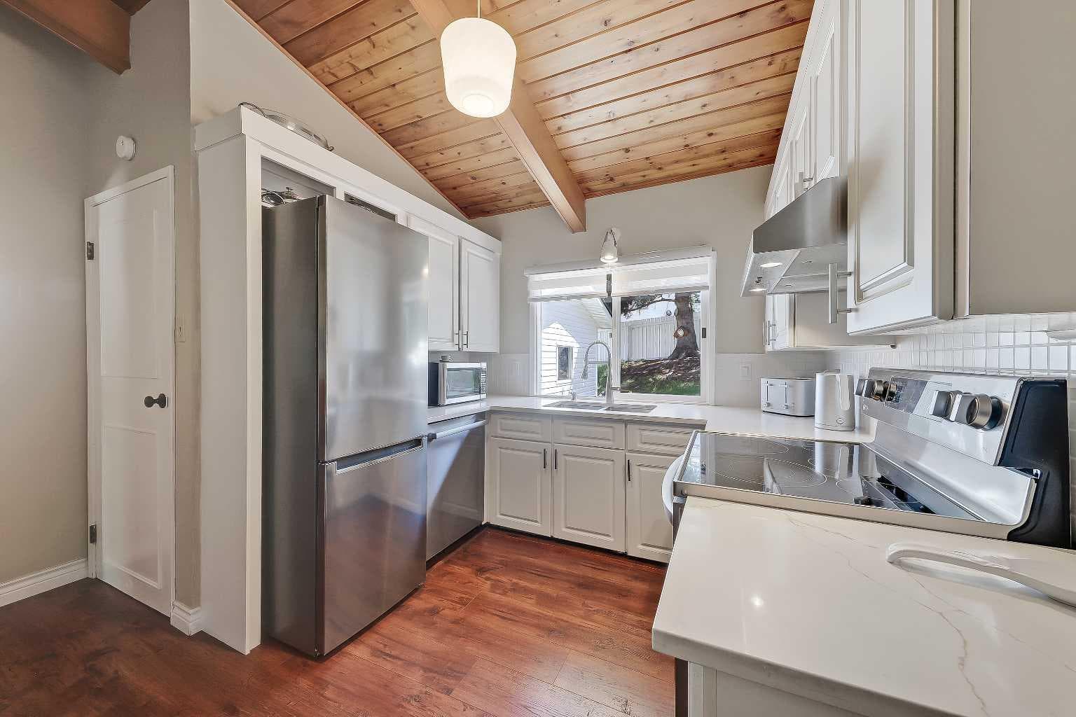 185 Springwood Drive SW — photo 3