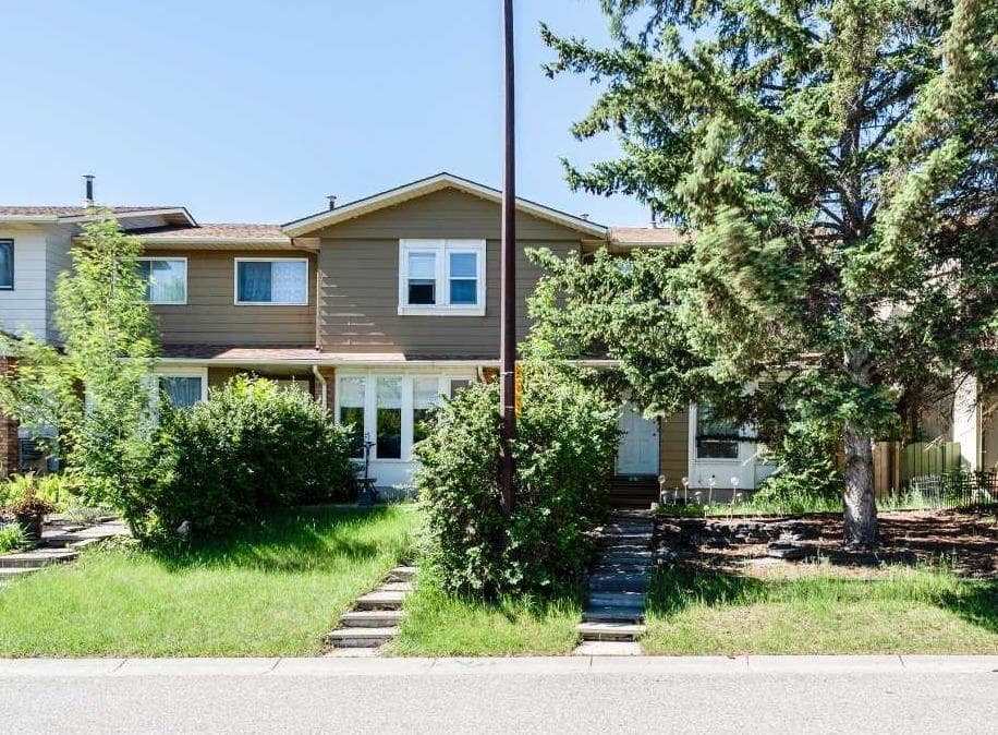 144 Midbend Place SE — photo 1