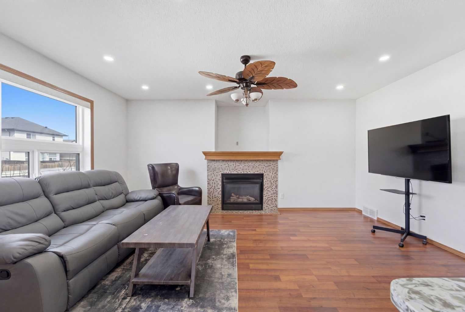 139 Saddlehorn Close NE — photo 3