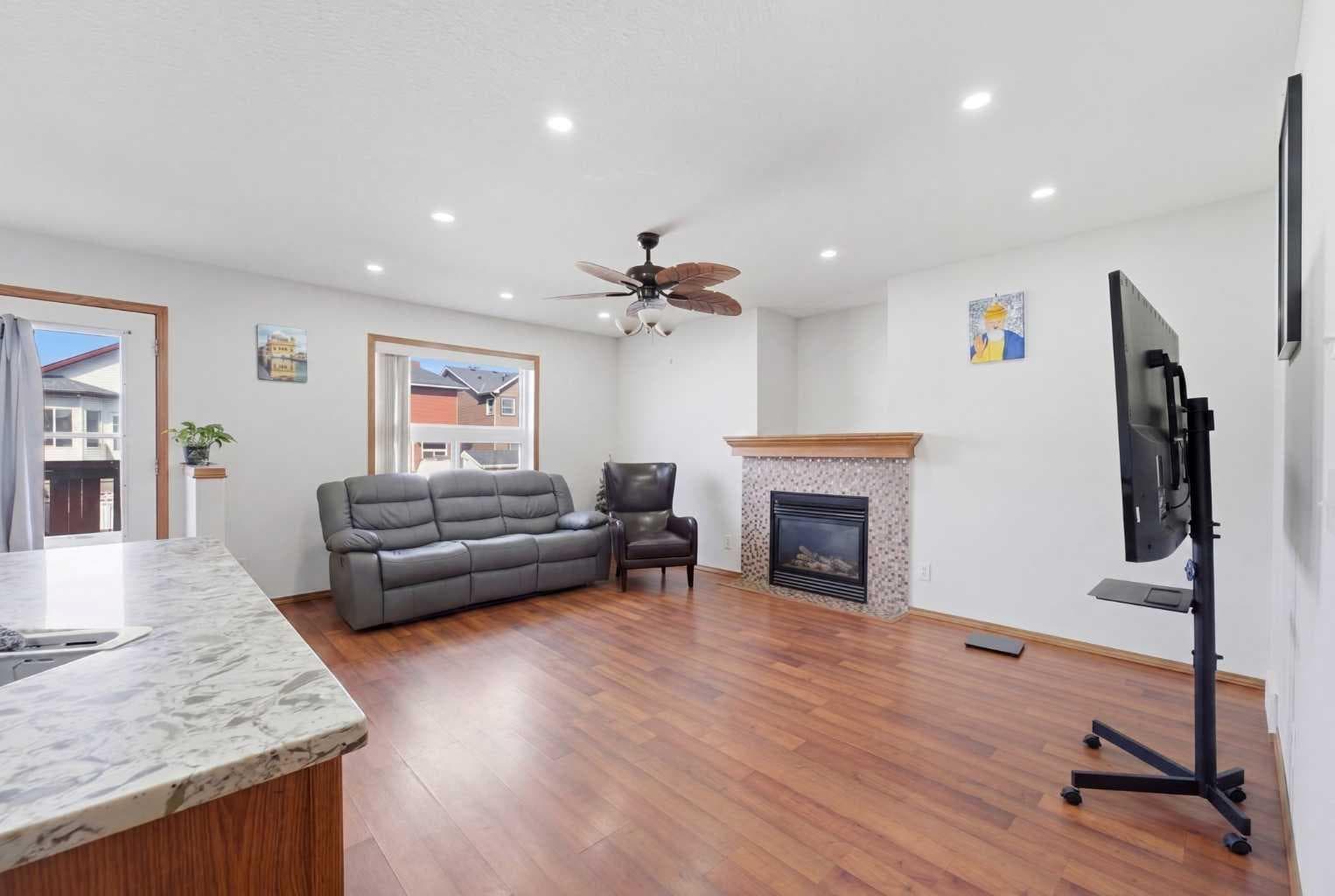 139 Saddlehorn Close NE — photo 4
