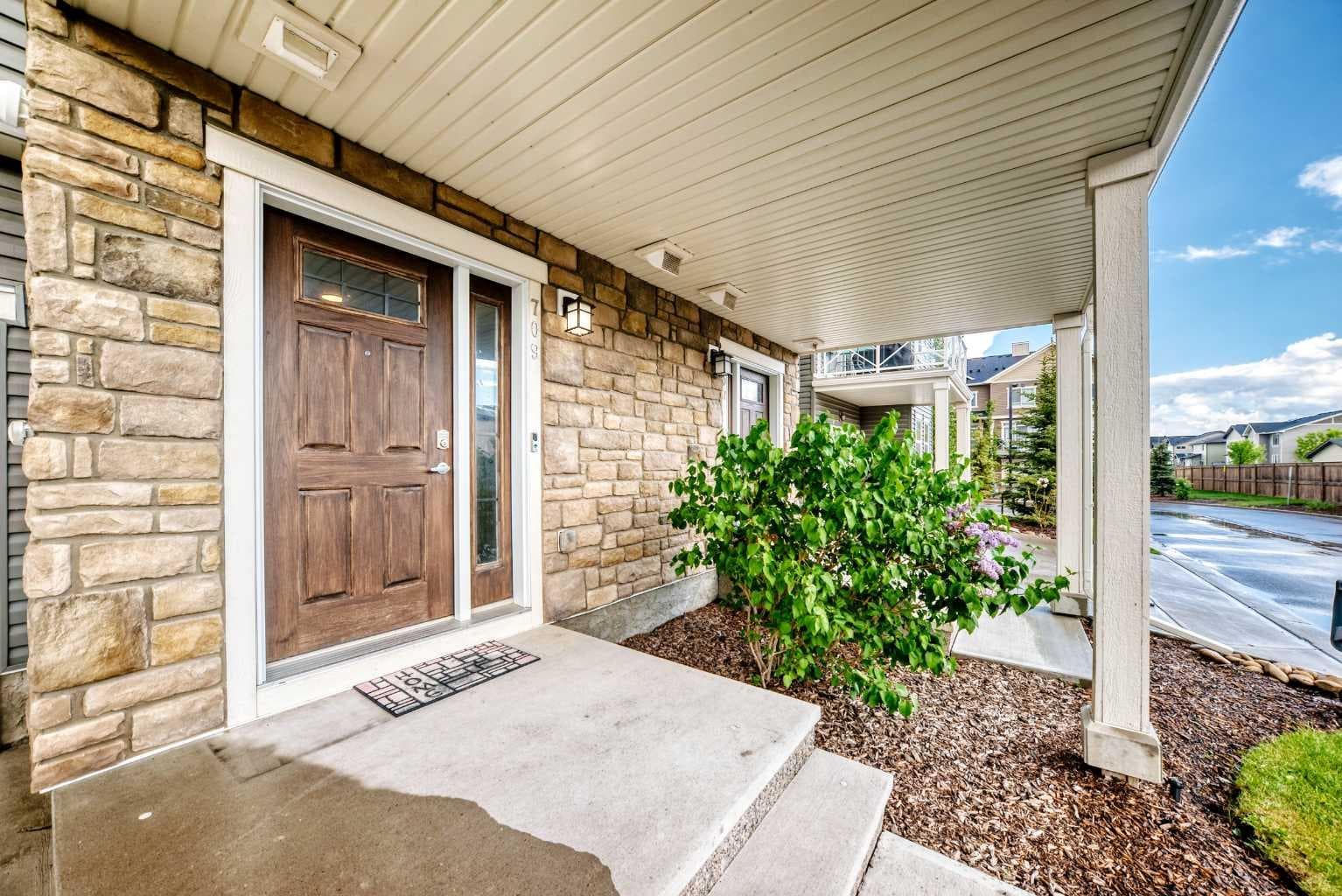 709 Skyview Ranch Grove NE — photo 3