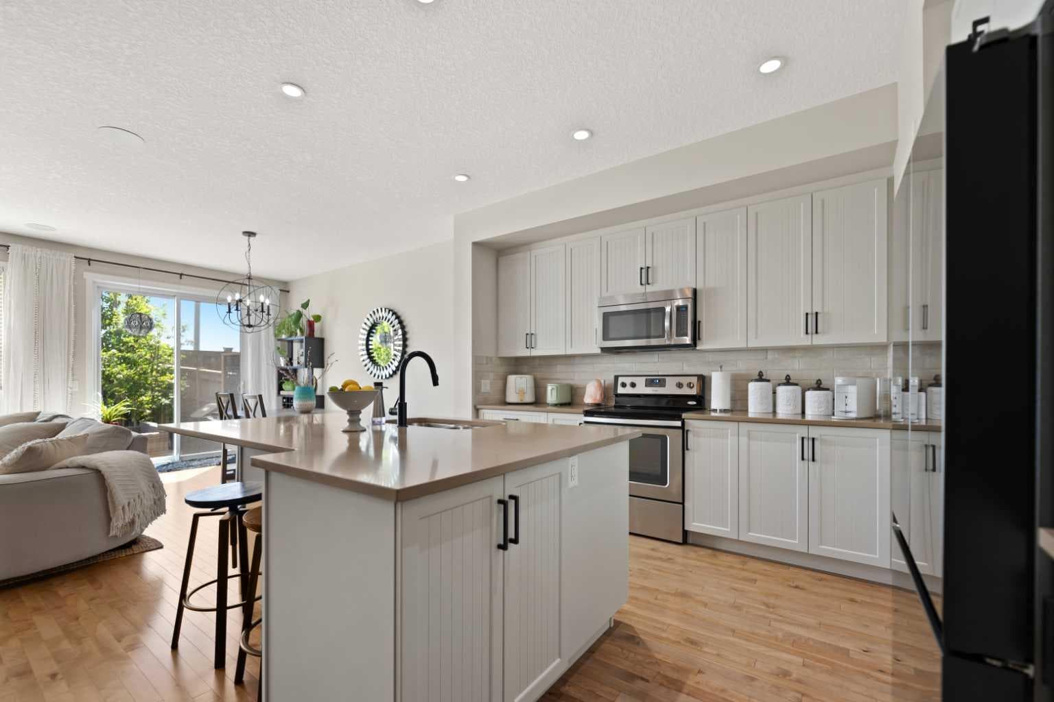124 Masters Crescent SE — photo 4
