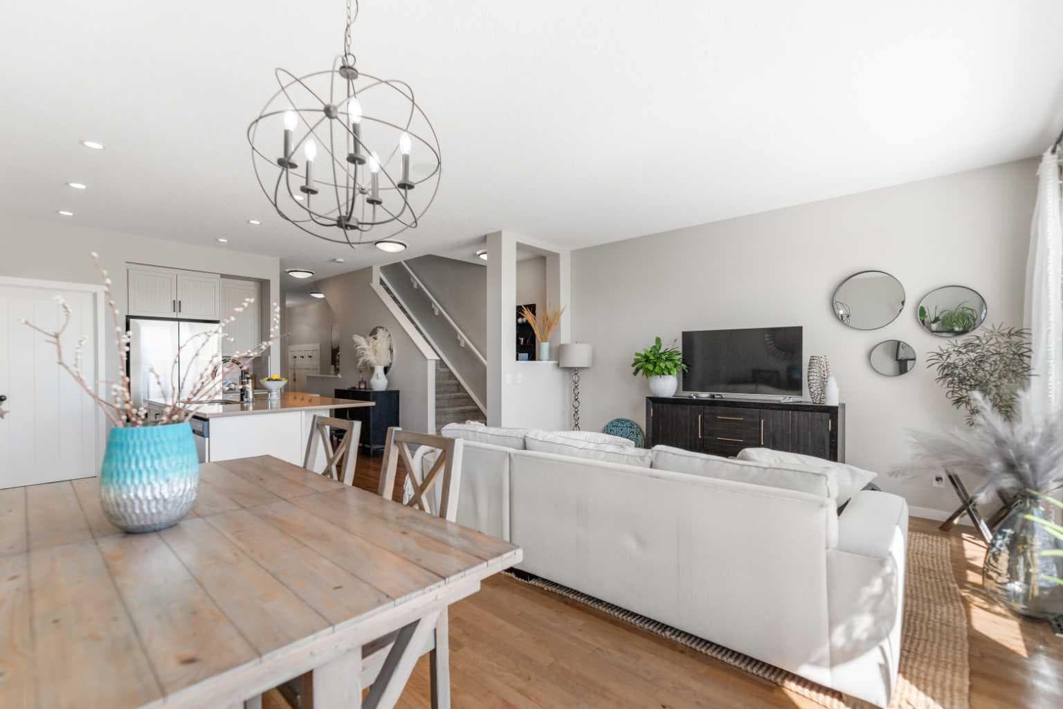 124 Masters Crescent SE — photo 5