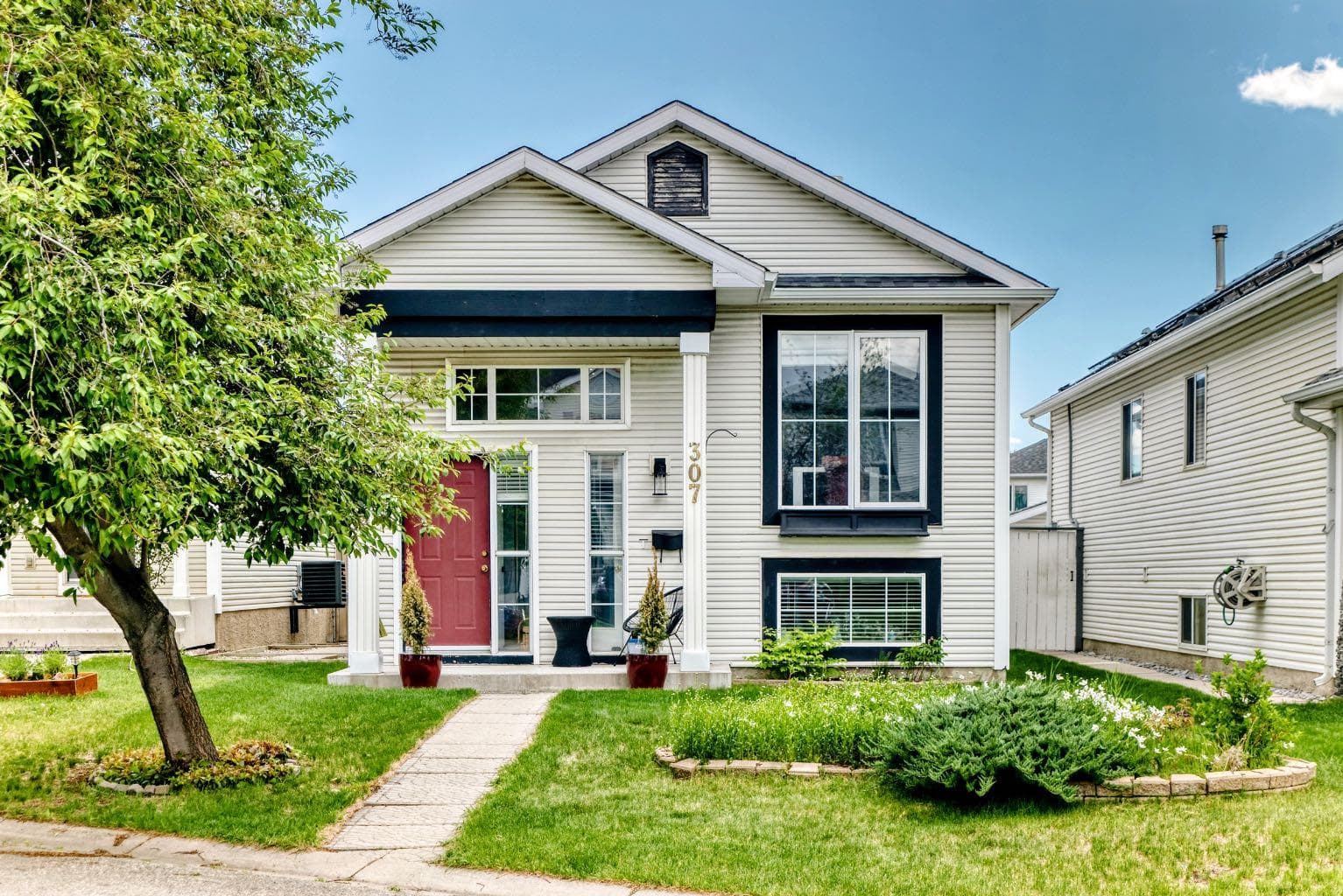 307 Mt Lorette Place SE — photo 2