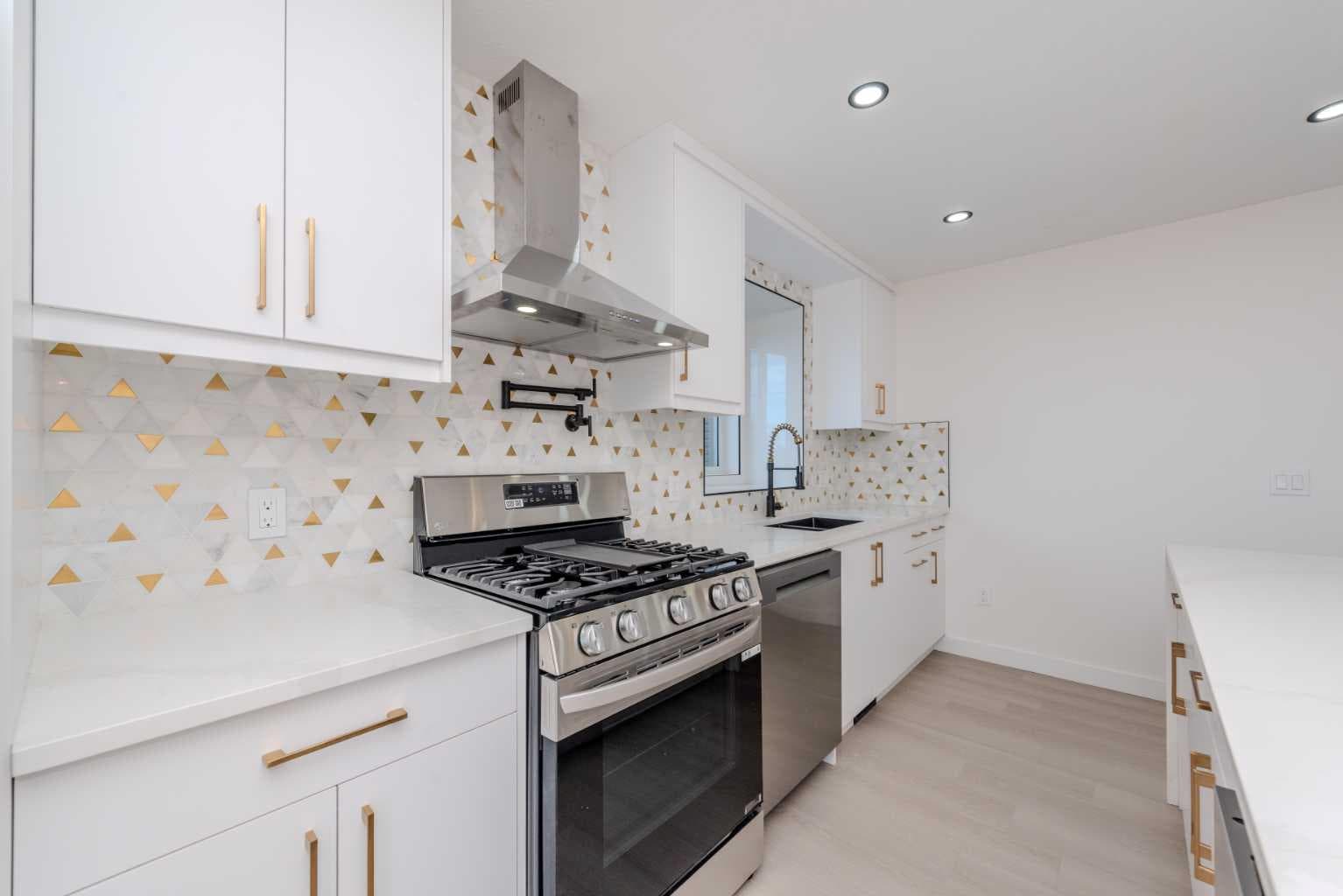 93 Coral Reef Crescent NE — photo 1