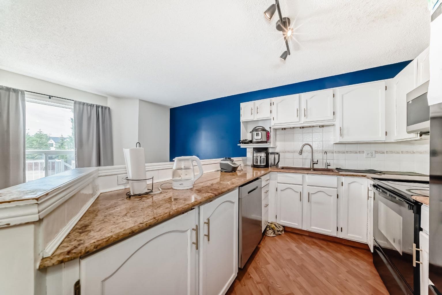 325 Mt Douglas Manor SE — photo 5