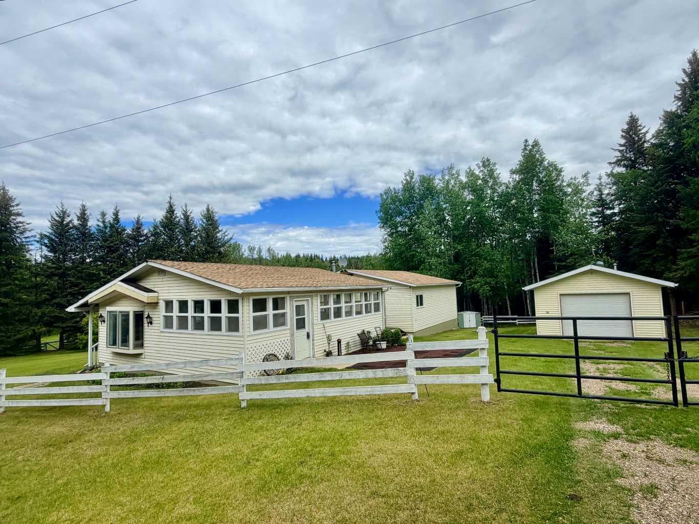 393045 Range Road 4-5 — photo 1