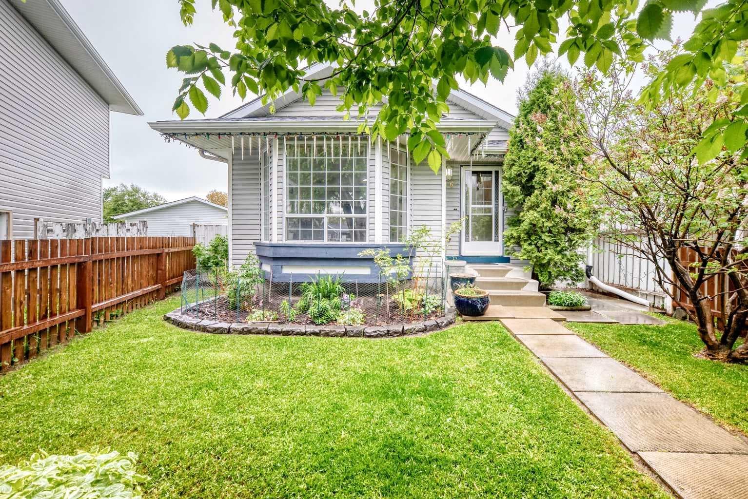 16 Martinridge Way NE — photo 1