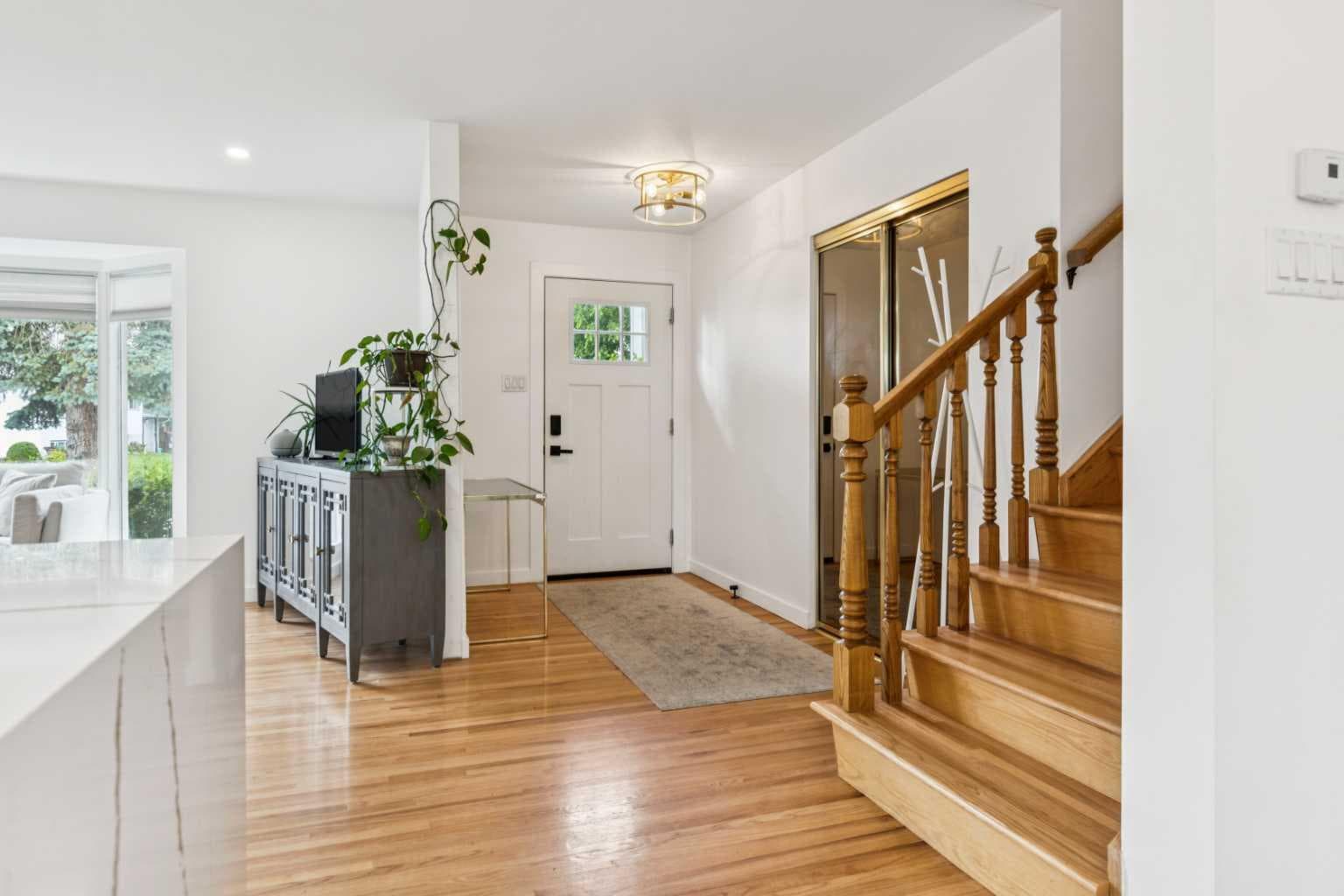 10719 Mapleglen Crescent SE — photo 2