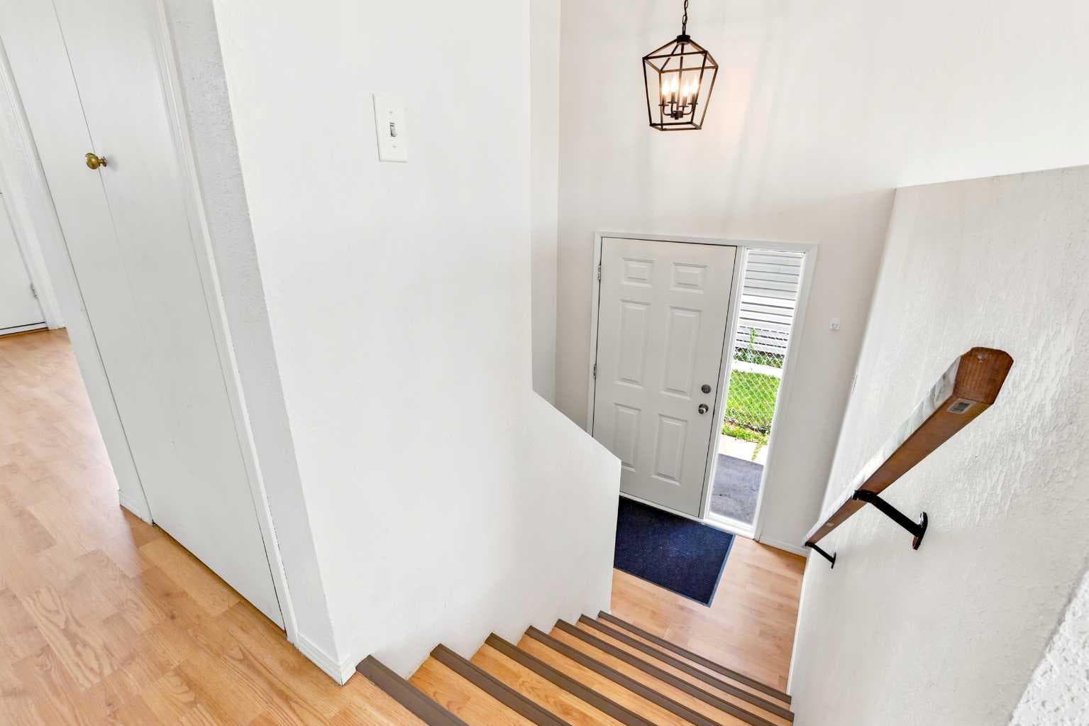 2108 23 Avenue Close — photo 4