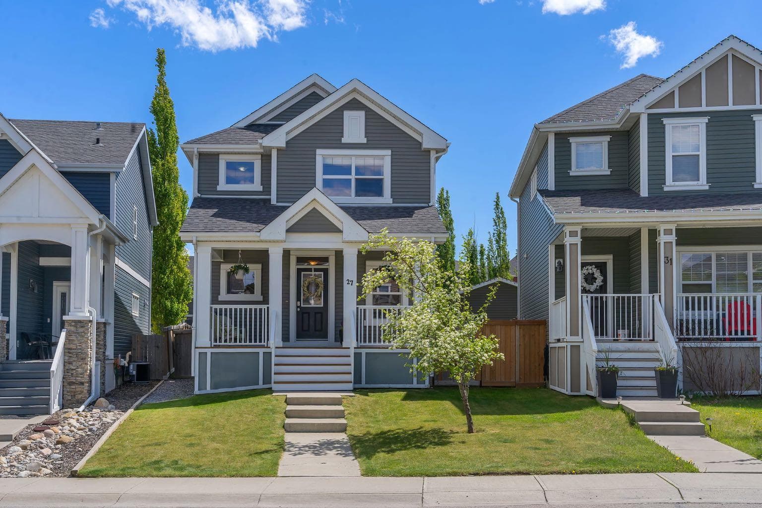 27 River Heights Crescent — photo 1