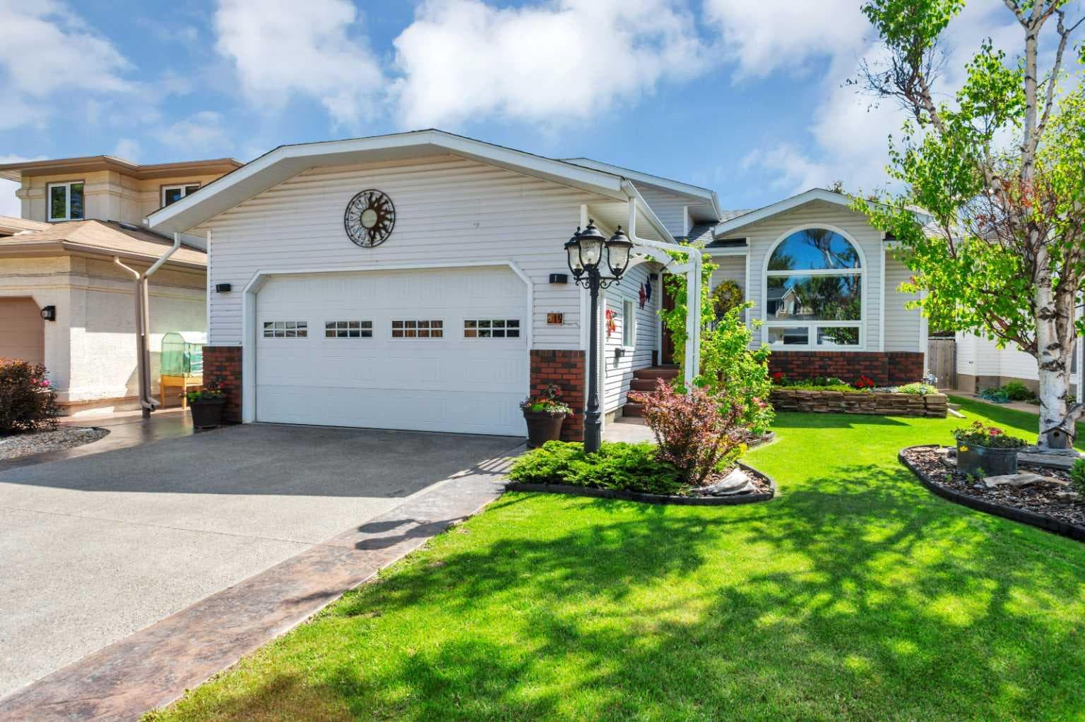 19 Donnelly Crescent — photo 1