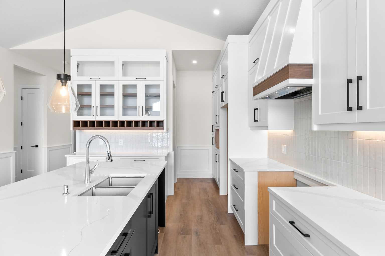 716 Mandalay Avenue — photo 3