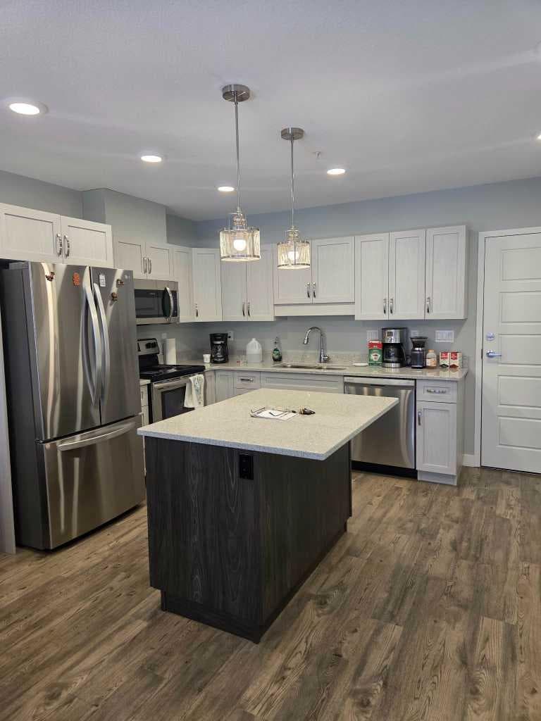 201, 499 Meadow Lake Court E — photo 2