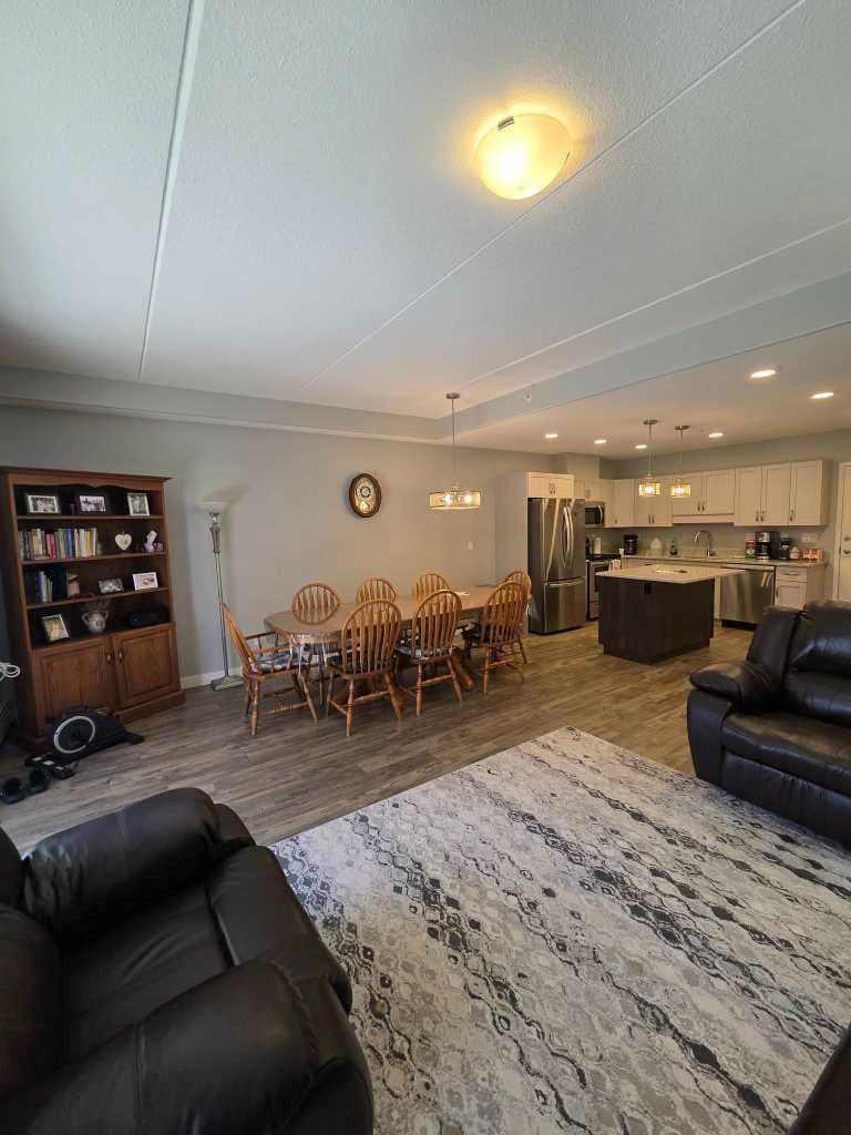 201, 499 Meadow Lake Court E — photo 4