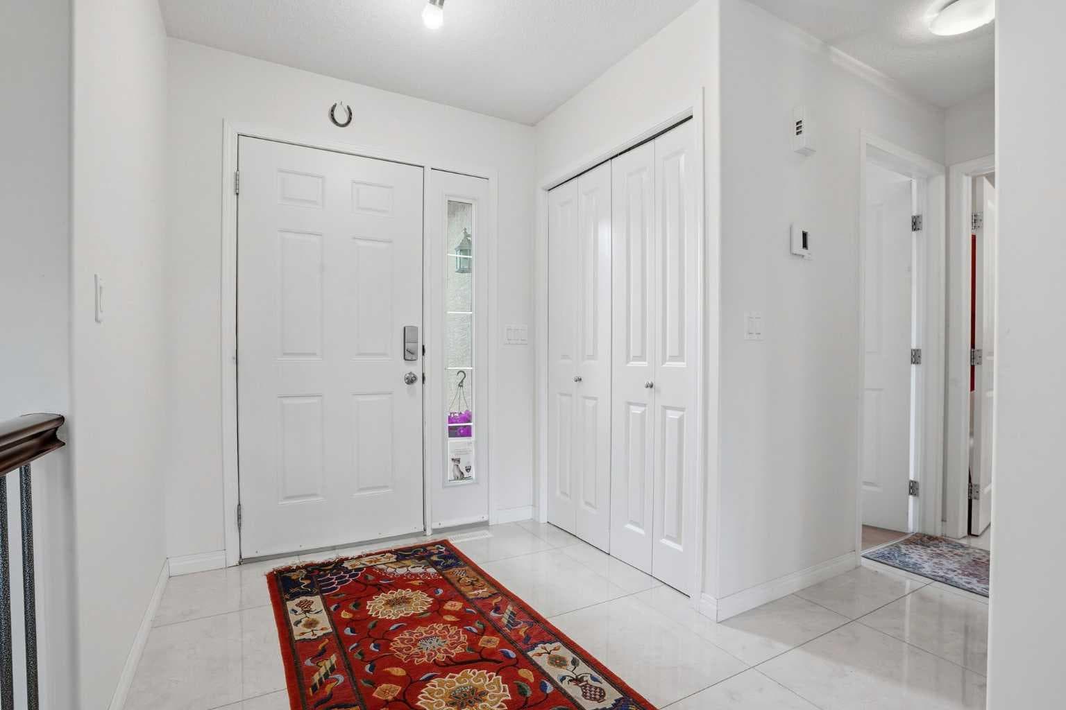 408 Lineham Acres Bay NW — photo 3