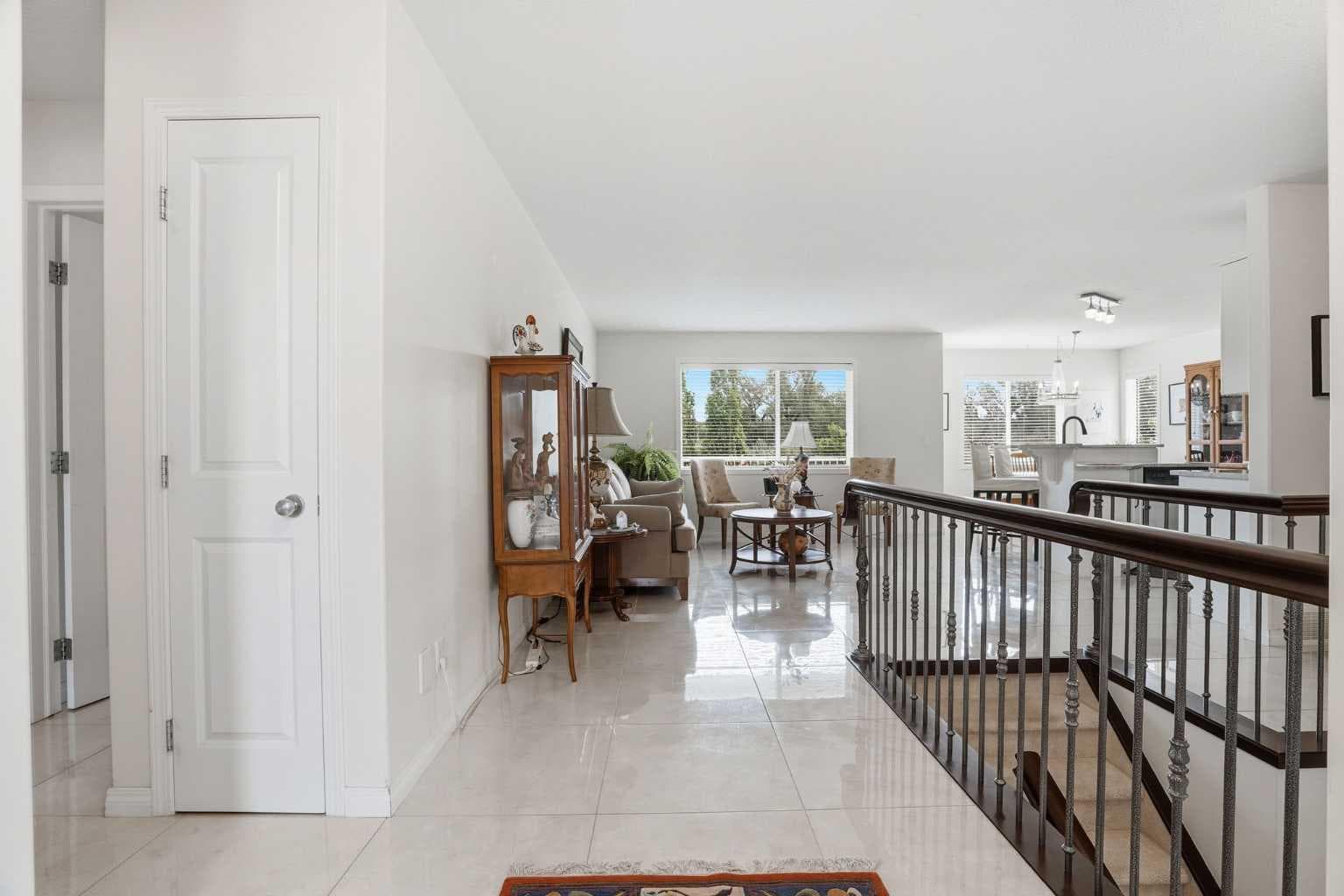 408 Lineham Acres Bay NW — photo 4