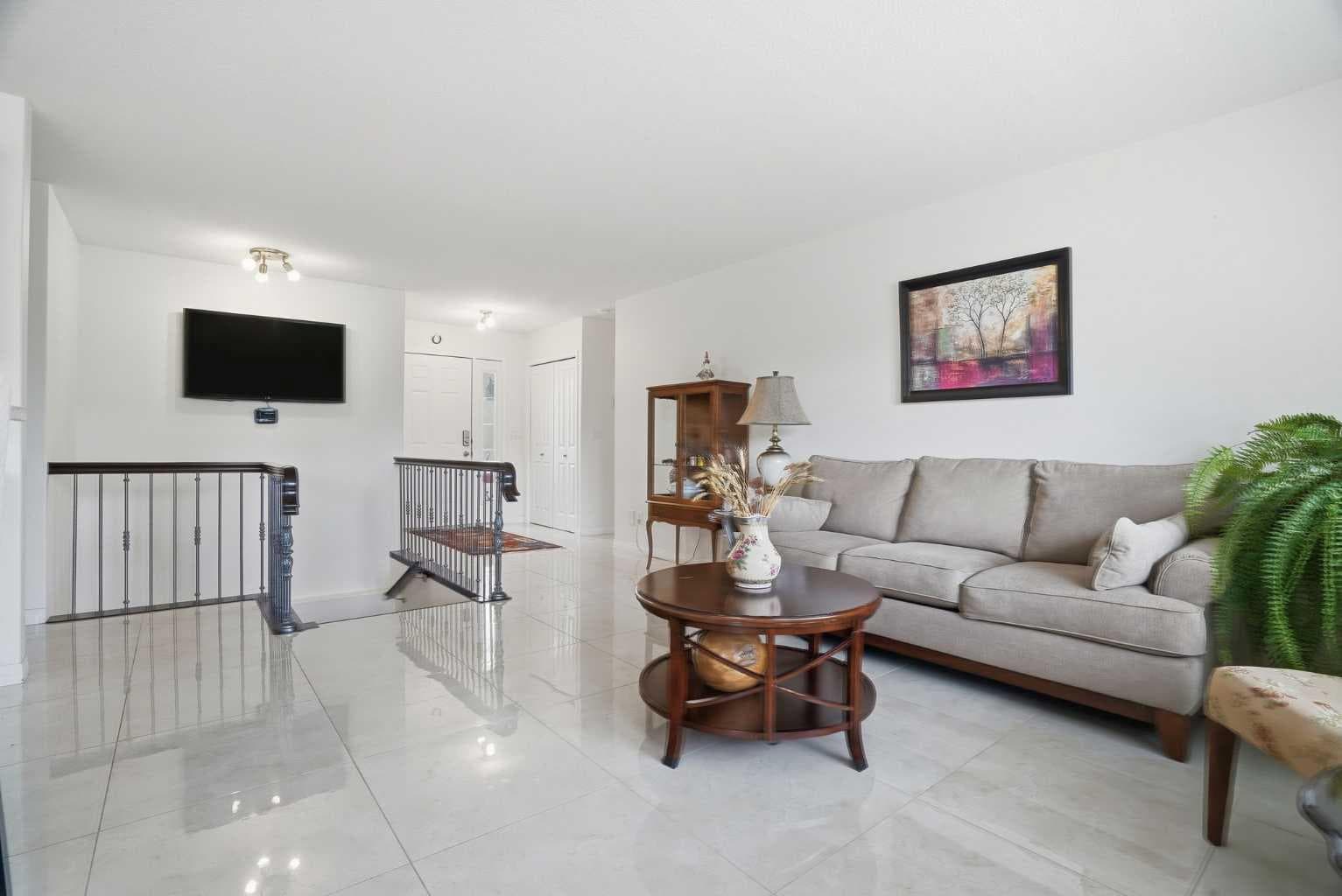 408 Lineham Acres Bay NW — photo 5