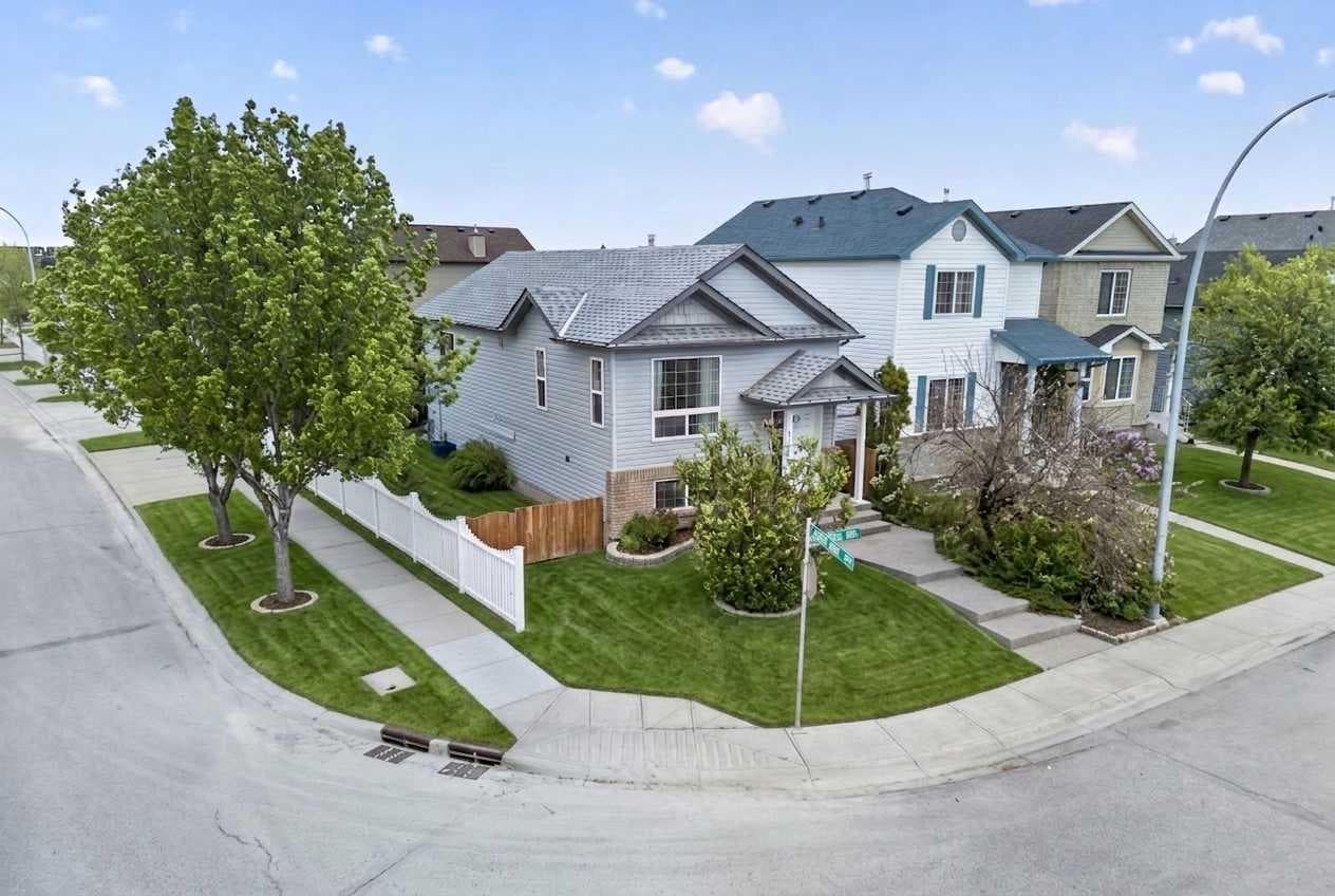 171 Saddlemont Crescent NE — photo 1