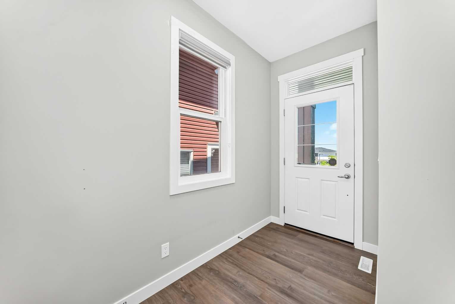 110 Crestbrook Way SW — photo 5