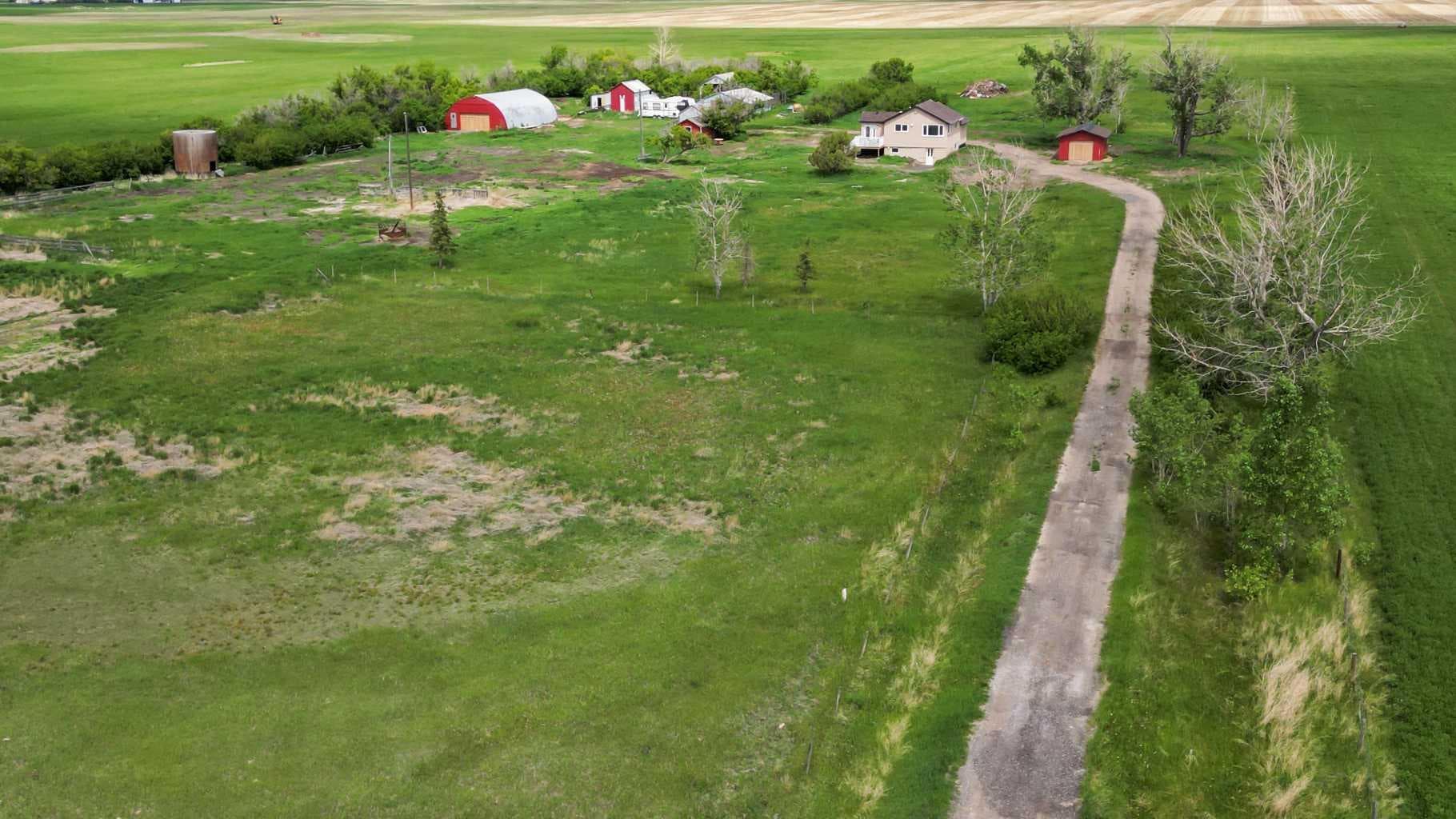 263080 Township Road 270A — photo 1